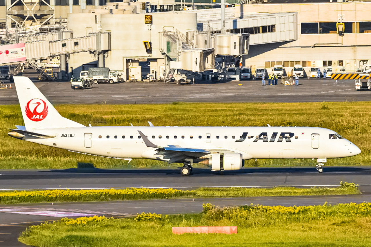 Full size: Japan Airlines Embraer E170 JA246J at Tokyo-Haneda Airport