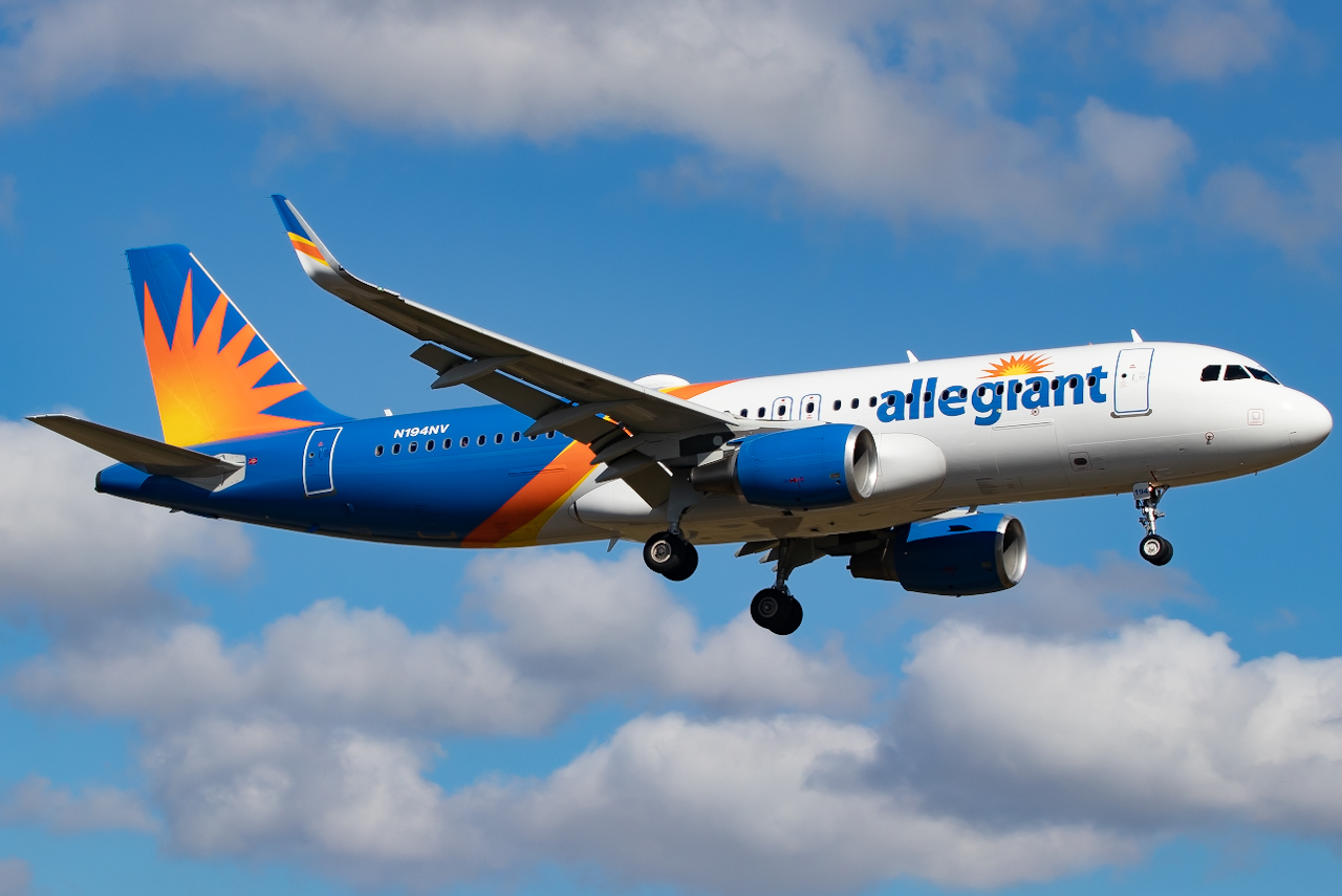 Full size: Allegiant Air Airbus A320 N194NV  at Punta Gorda Airport