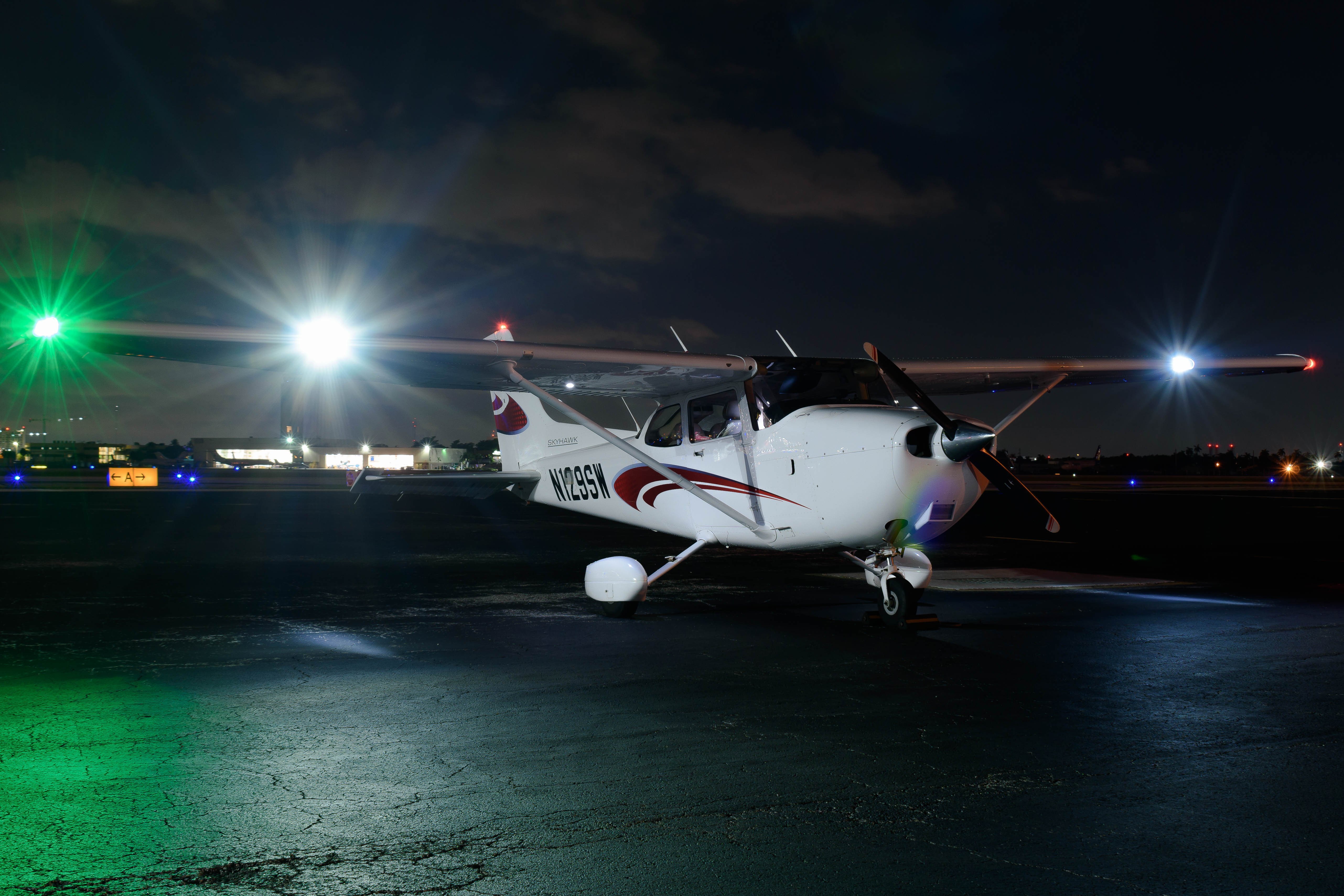 Full size: PRIVATE Cessna 172 N192SW at Fort Lauderdale/Hollywood International Airport