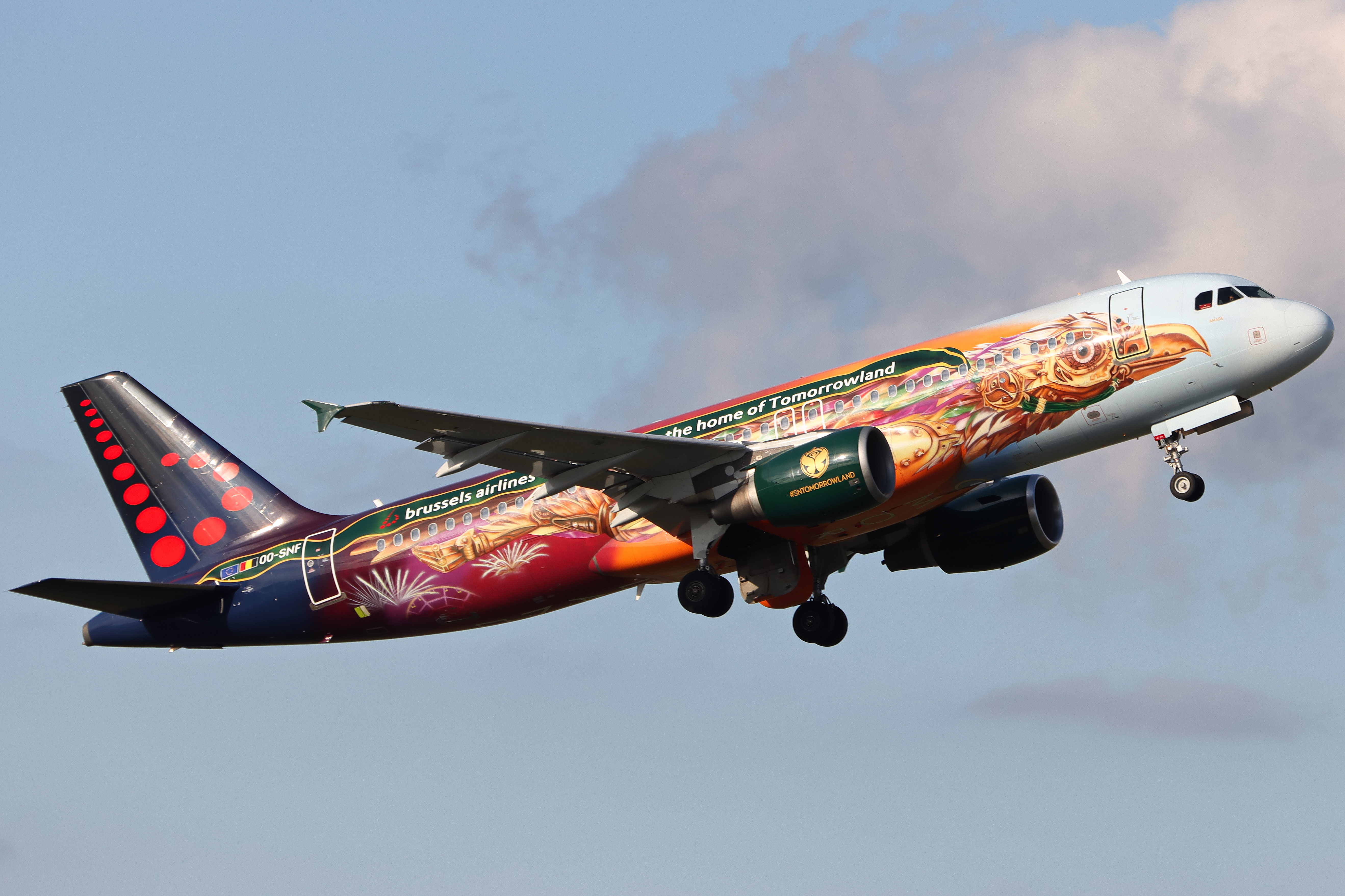 Full size: Brussels Airlines Airbus A320 OO-SNF at Birmingham Airport