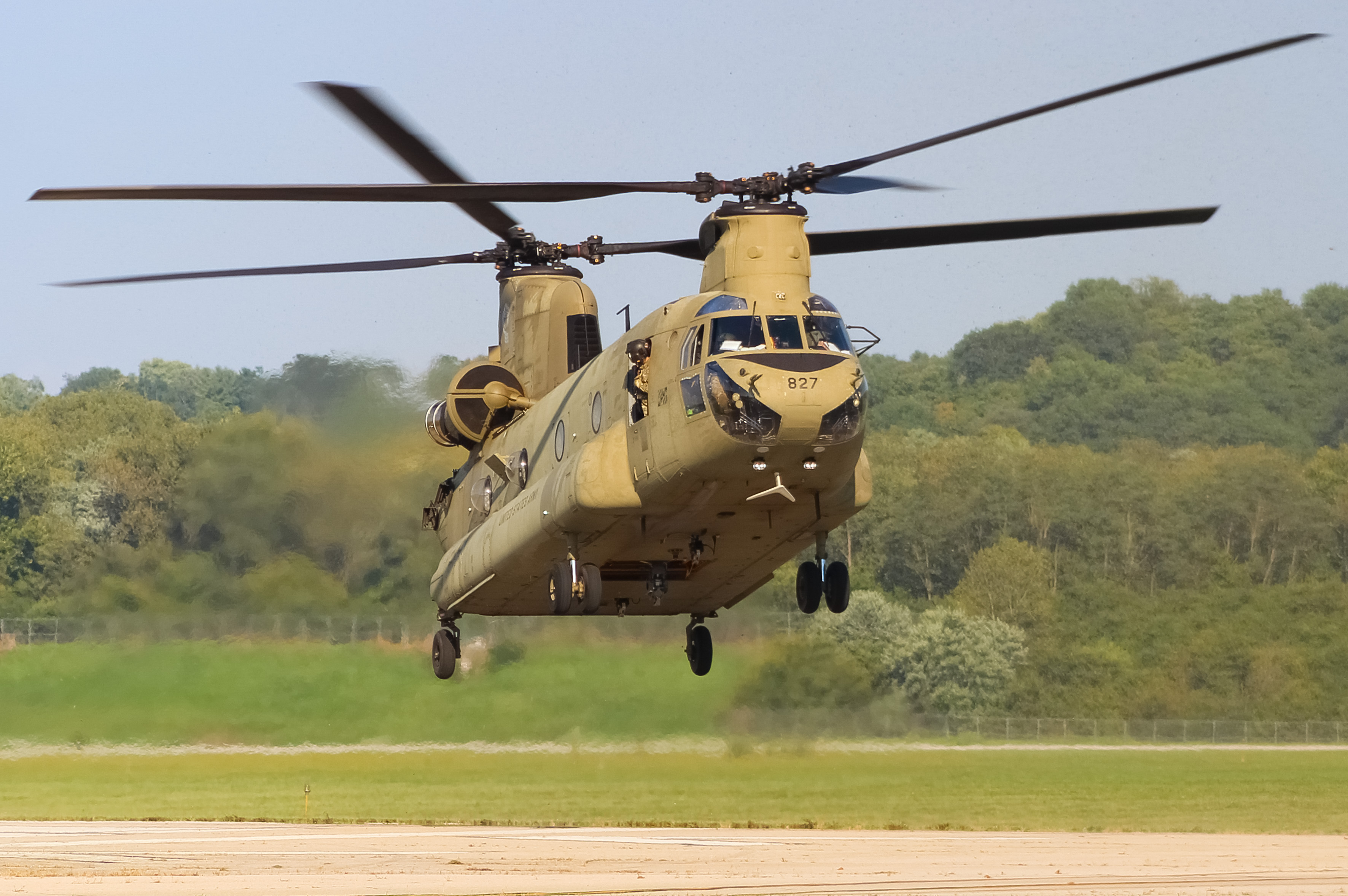 Full size: USA - United States Army Boeing CH-47 Chinook 09-08827 at Cincinnati Municipal Airport/Lunken Field