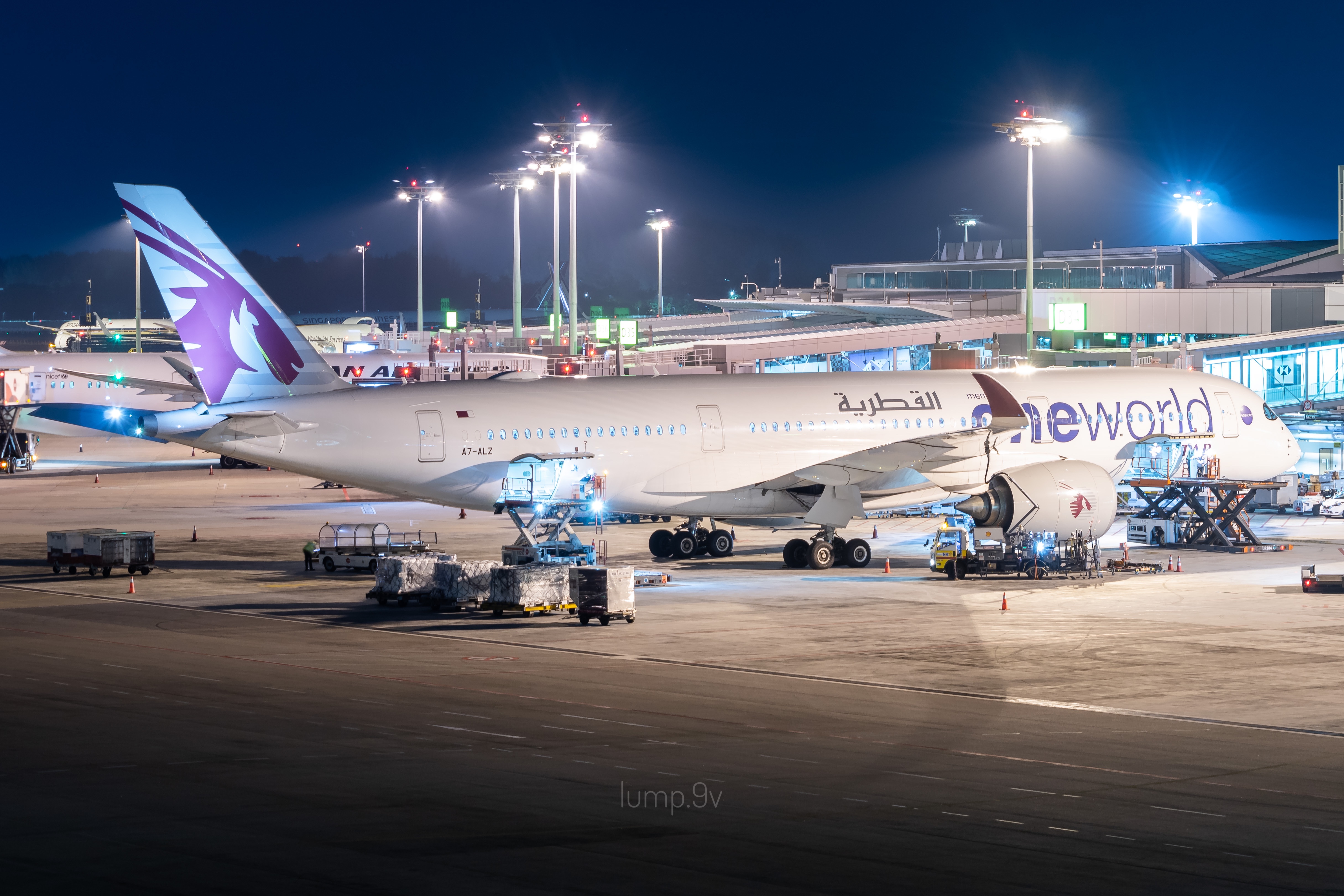 Full size: Qatar Airways Airbus A350-900 A7-ALZ at Singapore-Changi Airport