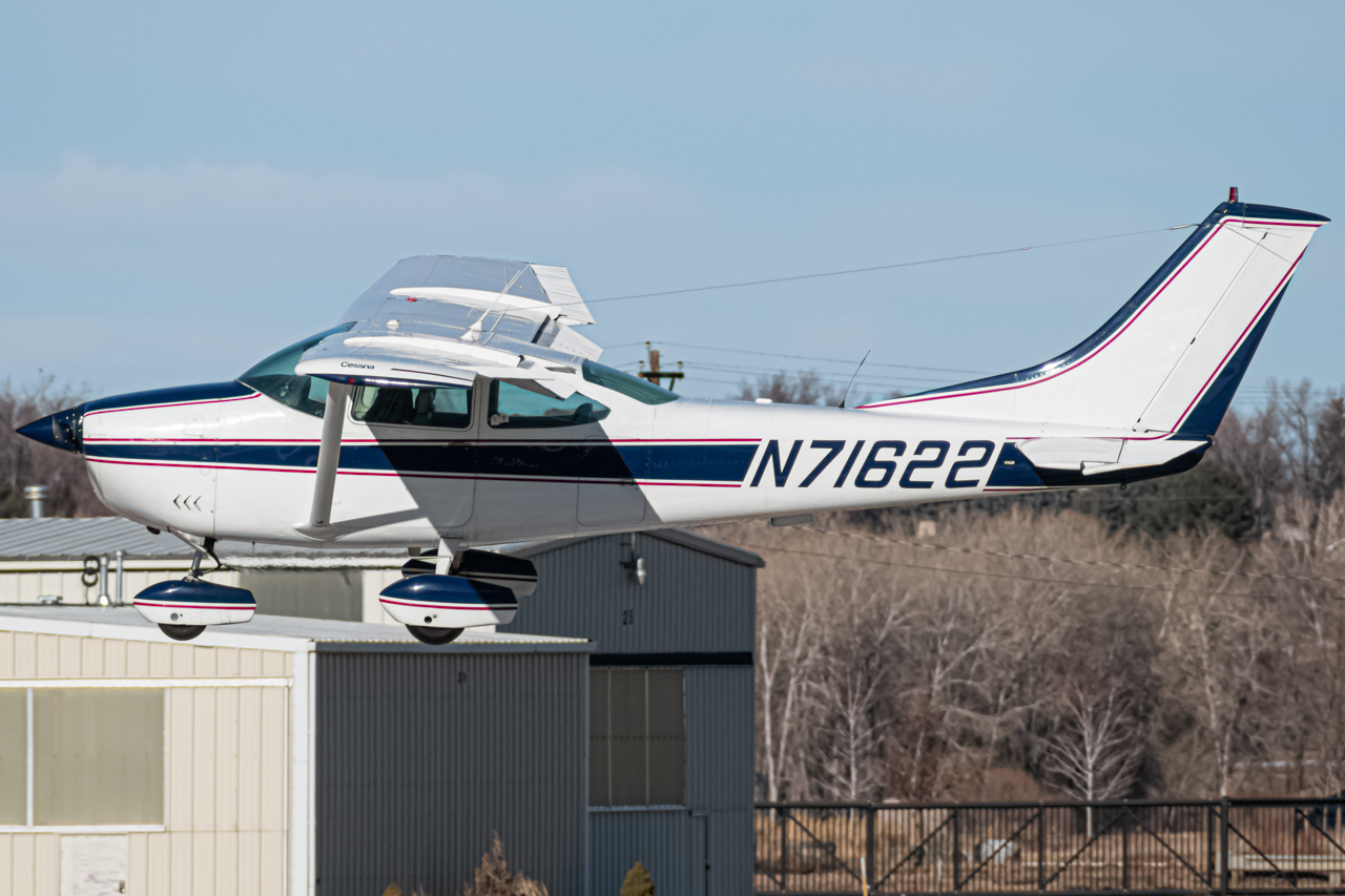 Full size: PRIVATE Cessna 182 Skylane N71622 at Vance Brand Airport