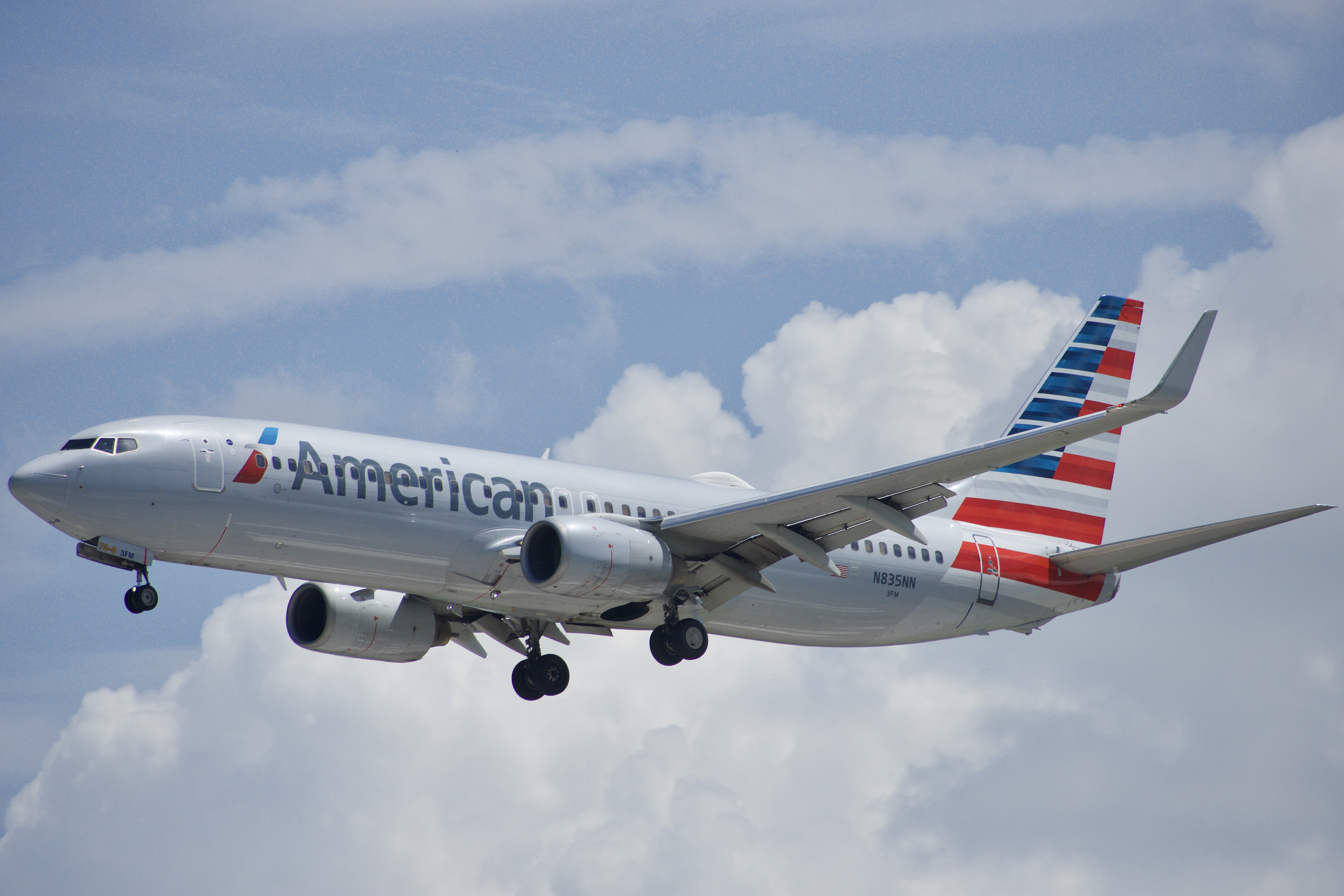 Full size: American Airlines Boeing 737-800 N835NN at Orlando International Airport