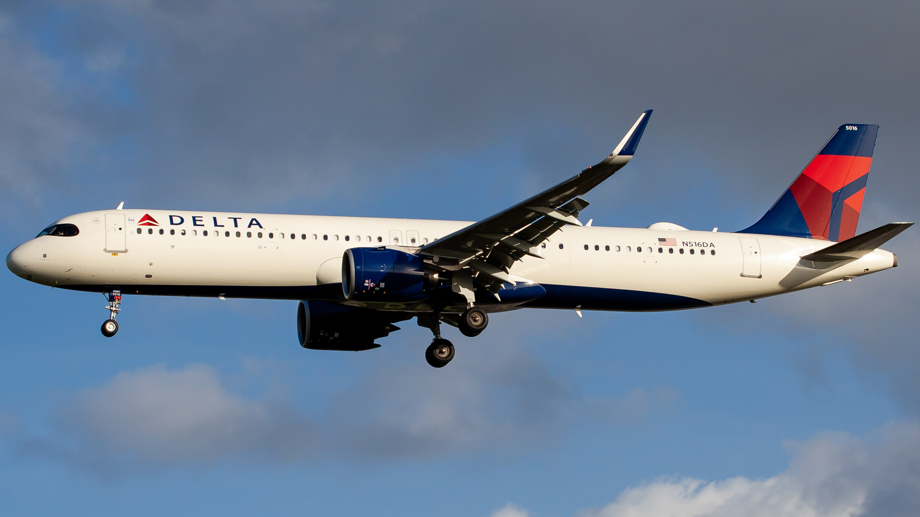 Full size: Delta Airlines Airbus A321NEO N516DA at Orlando International Airport