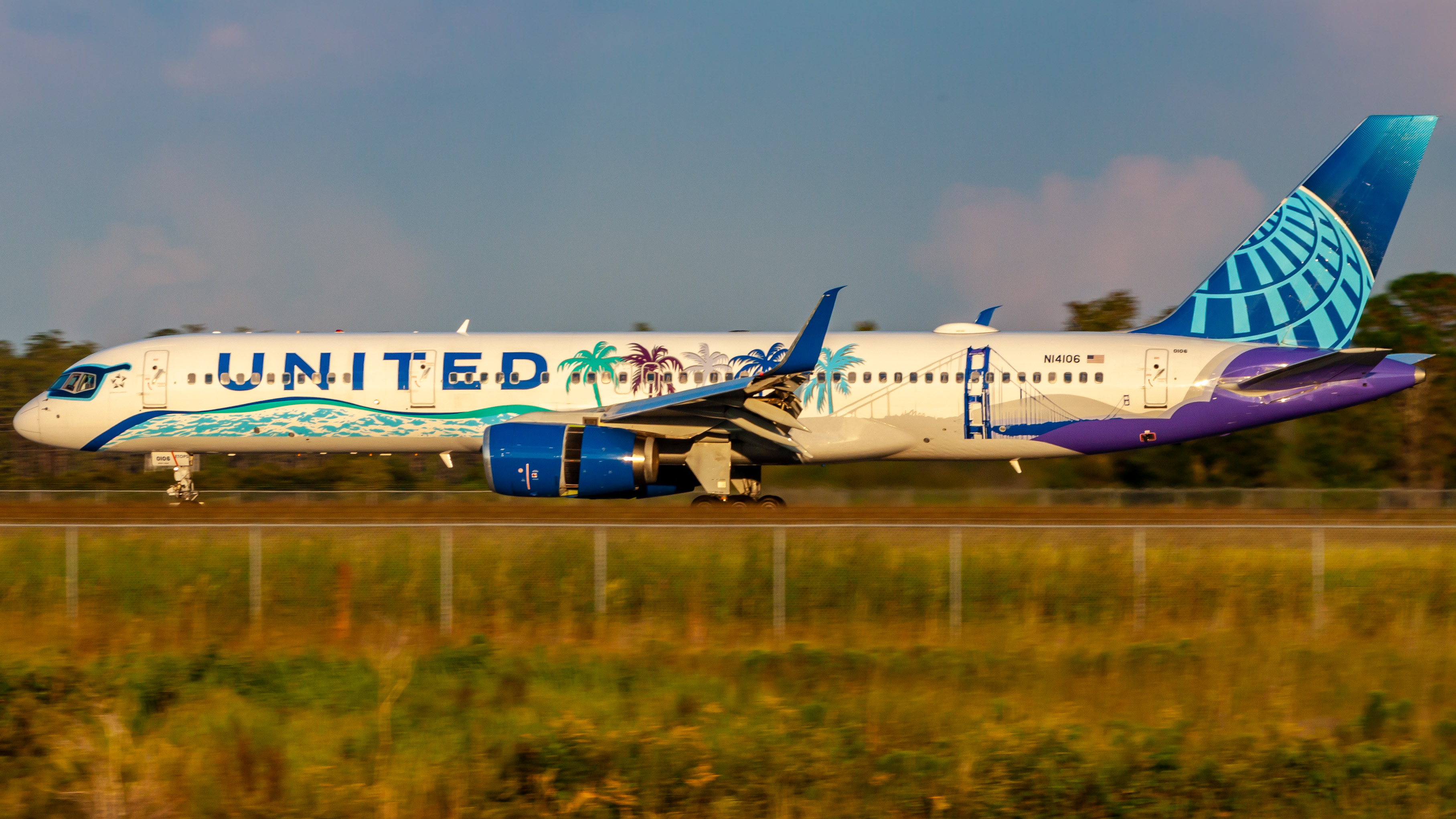 Full size: United Airlines Boeing 757-200 N14106 at Orlando International Airport