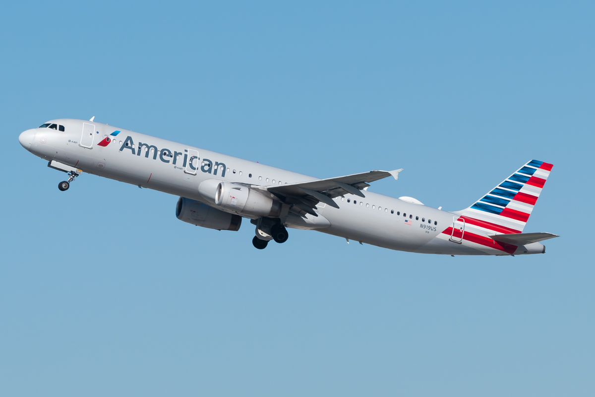 Full size: American Airlines Airbus A321-200 N919US at Los Angeles International Airport