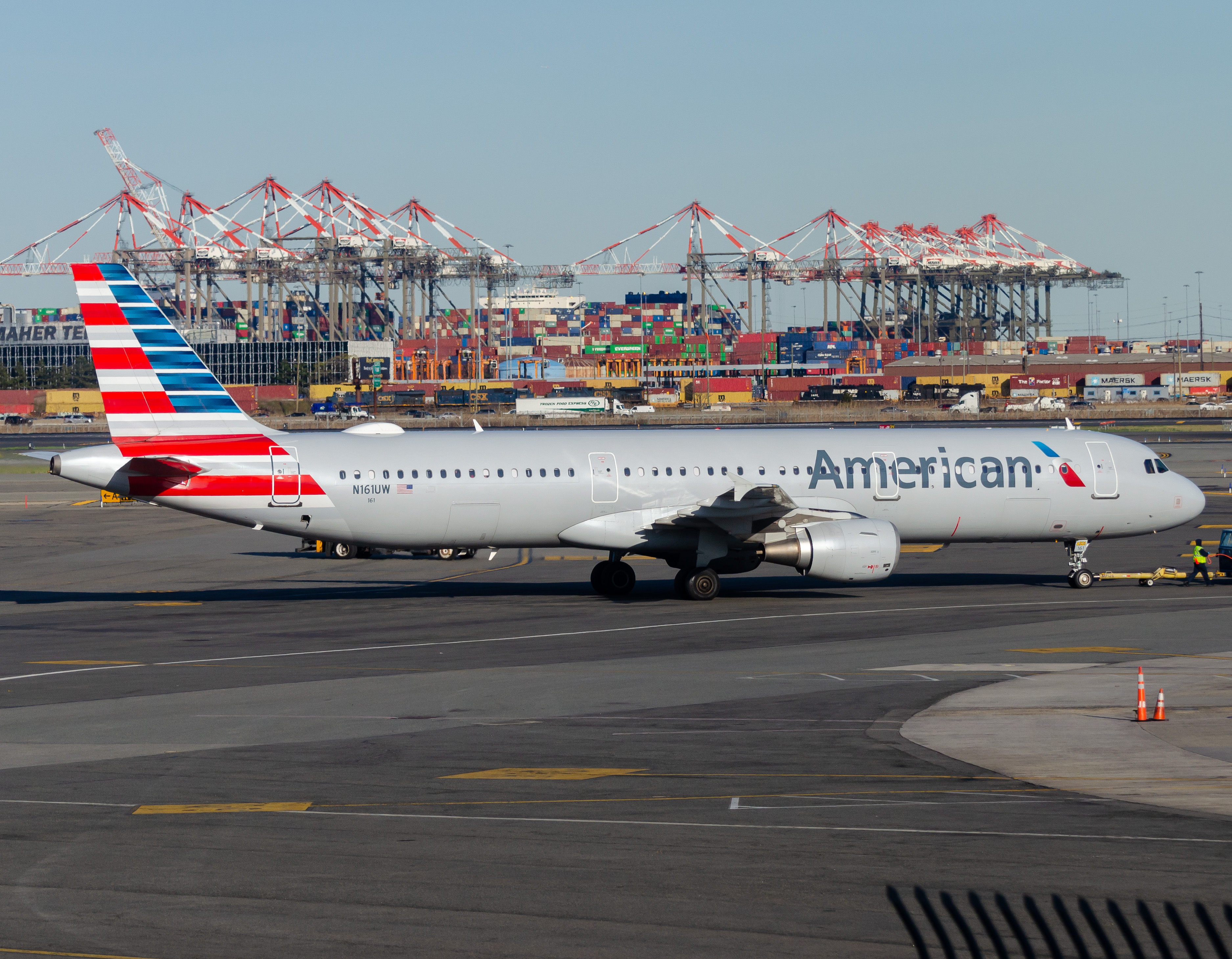 Full size: American Airlines Airbus A321-200 N161UW at Newark Liberty International Airport