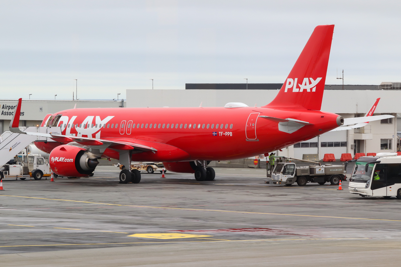 Full size: Play Airbus A320NEO TF-PPB at Keflavik International Airport