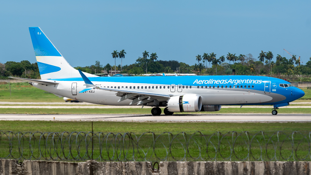 Full size: Aerolineas Argentinas Boeing 737 MAX 8 LV-KEJ at Jose Marti International Airport