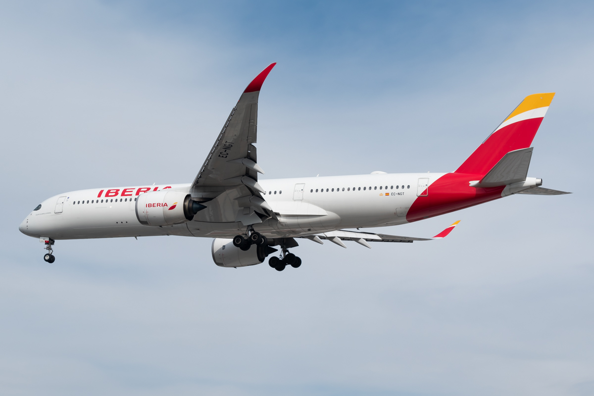 Full size: Iberia Airbus A350-900 EC-NGT at Mexico City International Airport