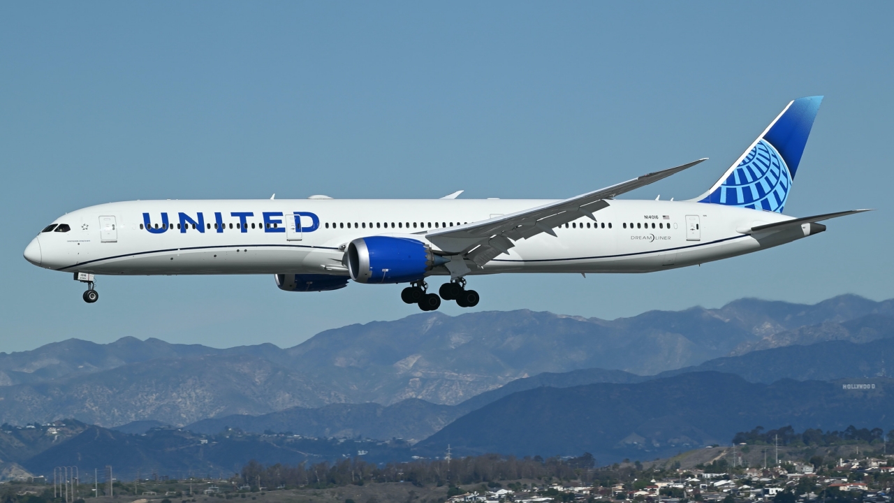 Full size: United Airlines Boeing 787-10 N14016 at Los Angeles International Airport