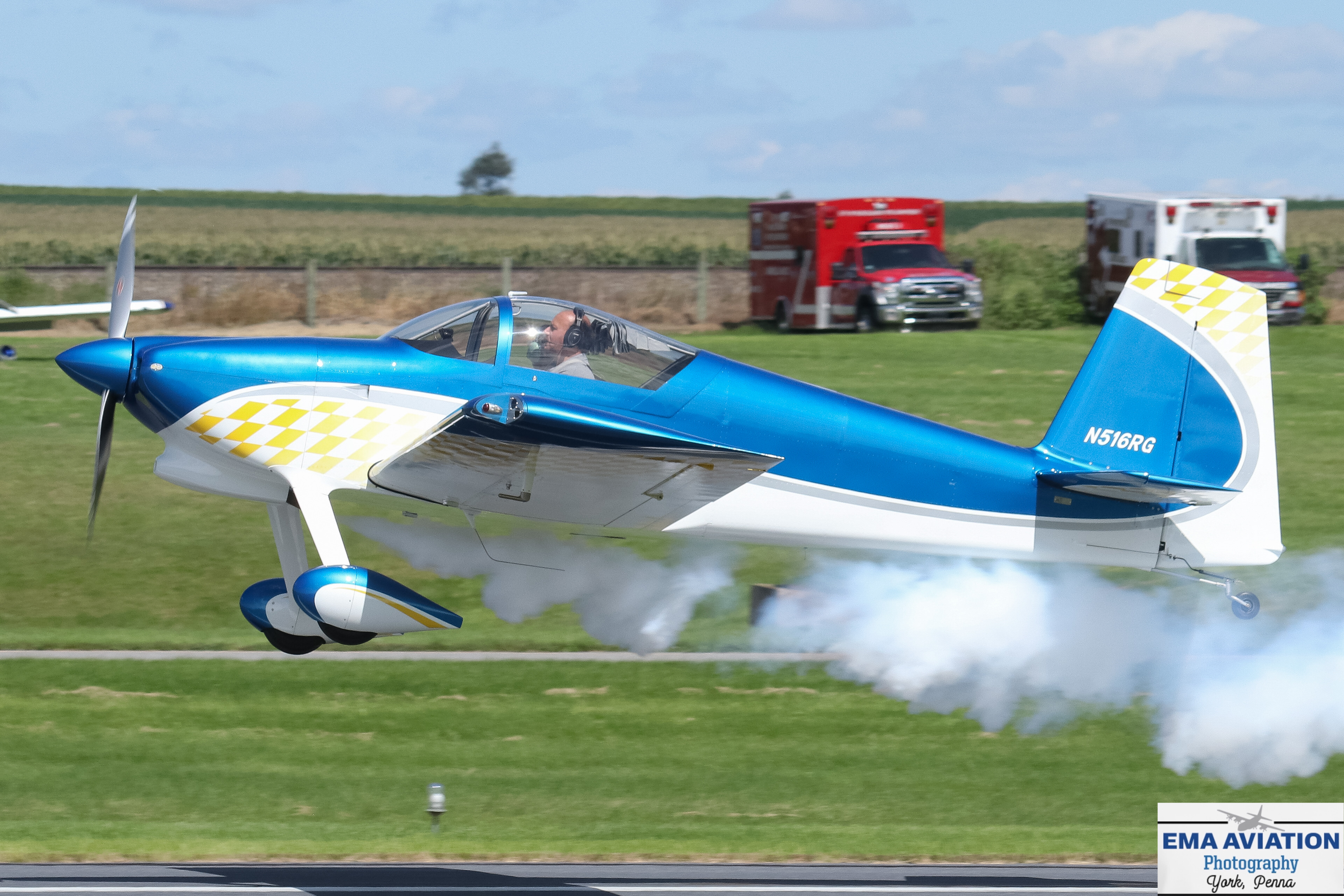 Full size: PRIVATE Van’s RV7 N516RG at Smoketown Airport