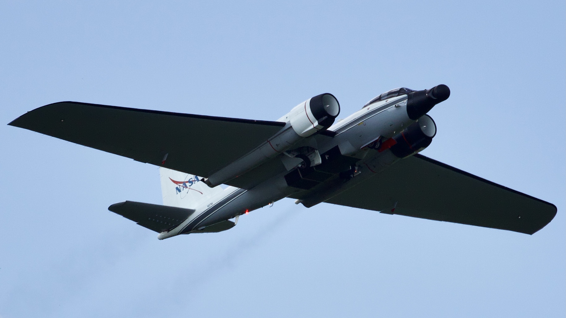 Full size: NASA Martin WB-57 Canberra N927NA at Ellington Airport