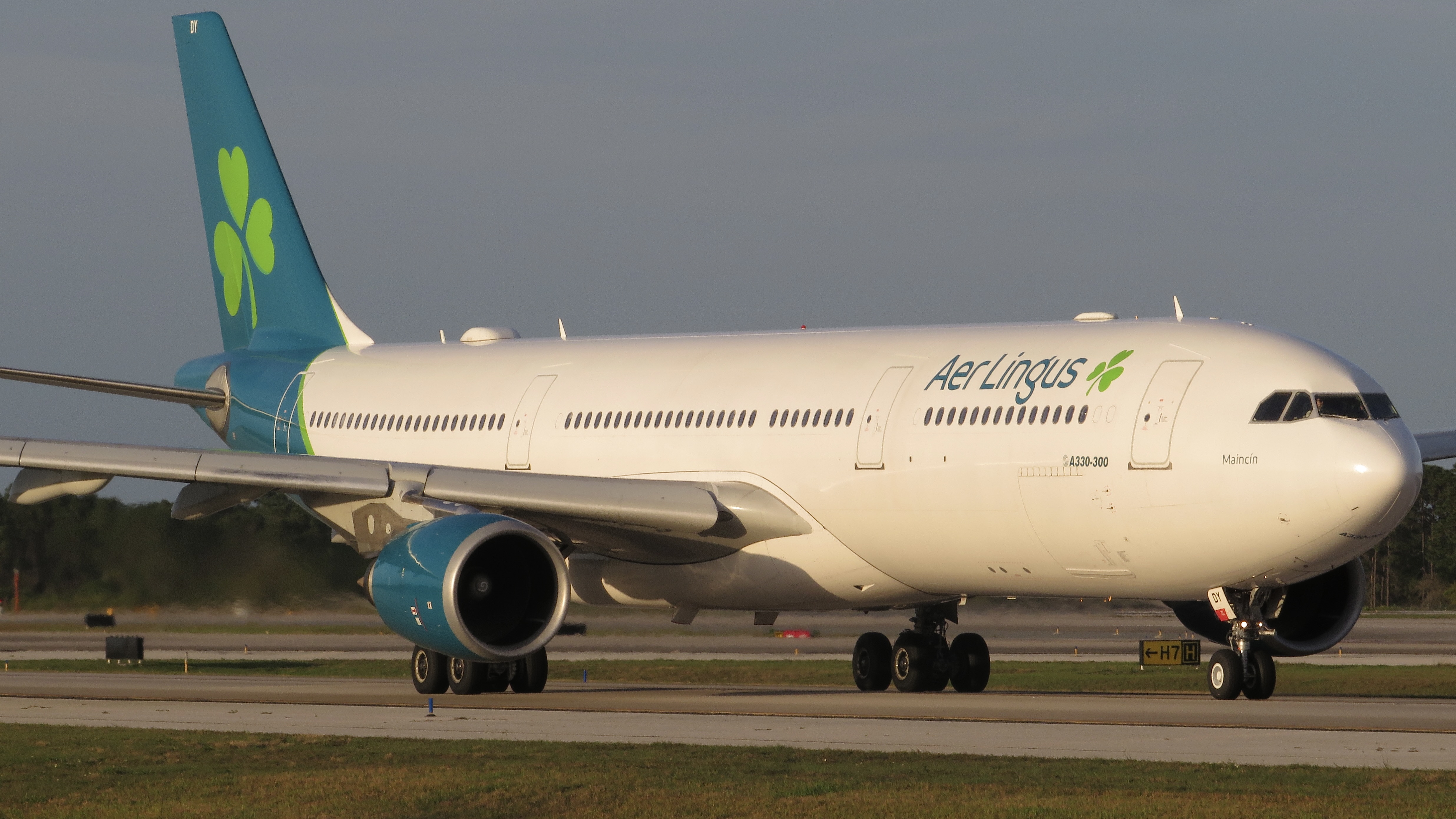 Full size: Aer Lingus Airbus A330-300 G-EIDY at Orlando International Airport