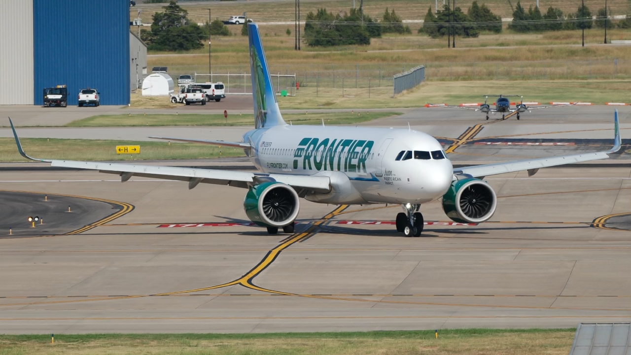 Full size: Frontier Airlines Airbus A320NEO N390FR at Will Rogers World Airport