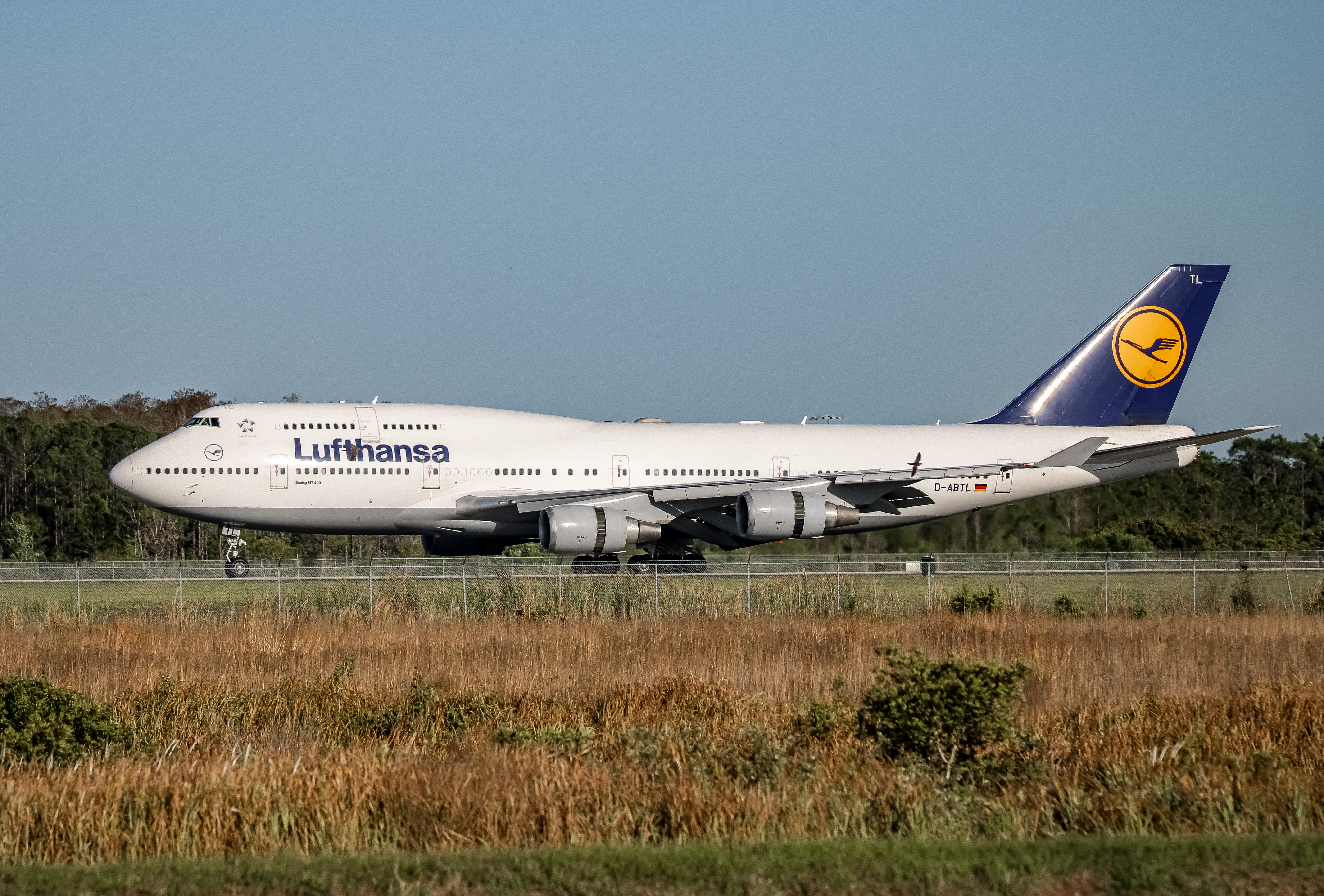 Full size: Lufthansa Boeing 747-400 D-ABTL at Orlando International Airport