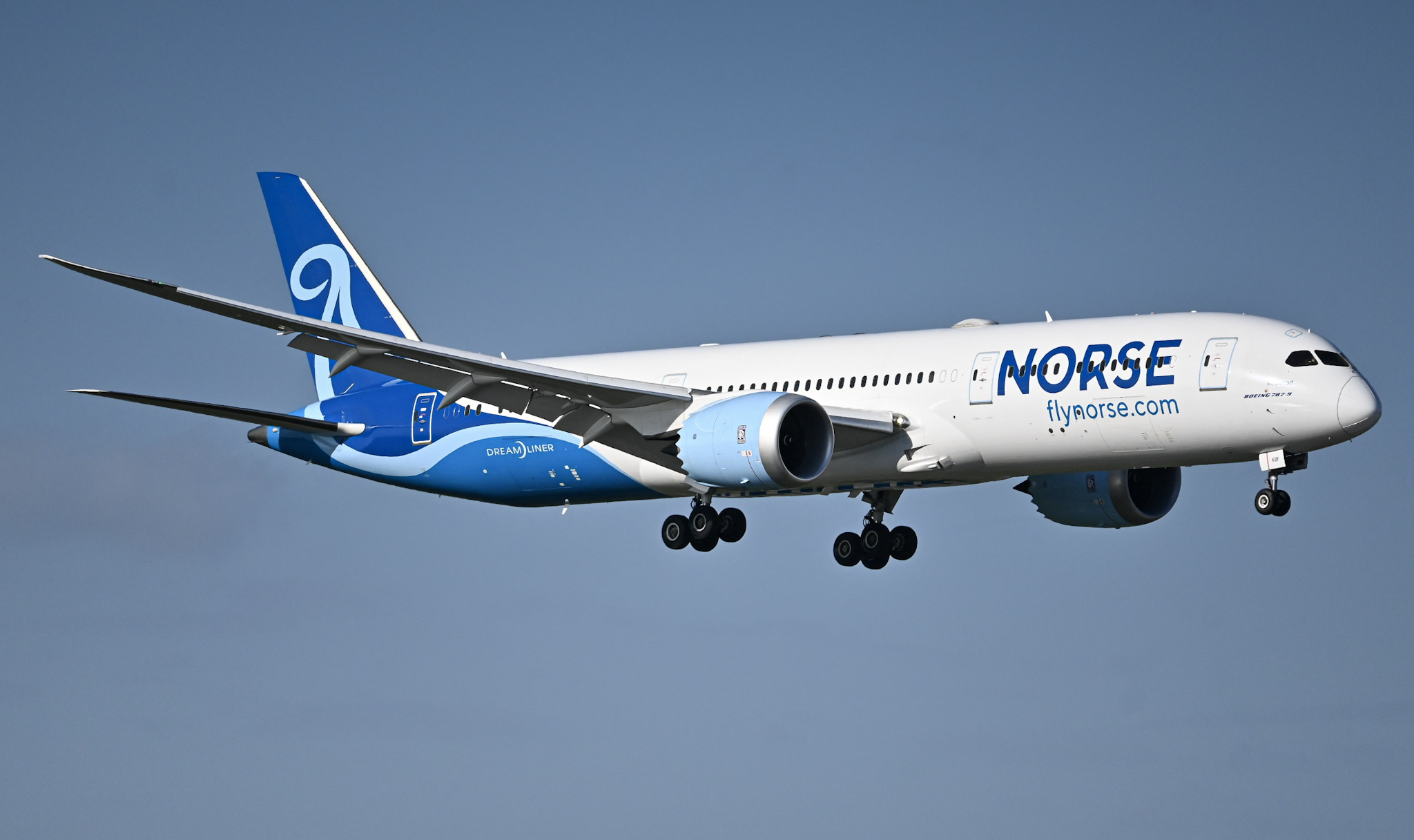 Full size: Norse Airways Boeing 787-9 G-CKOF at Orlando International Airport