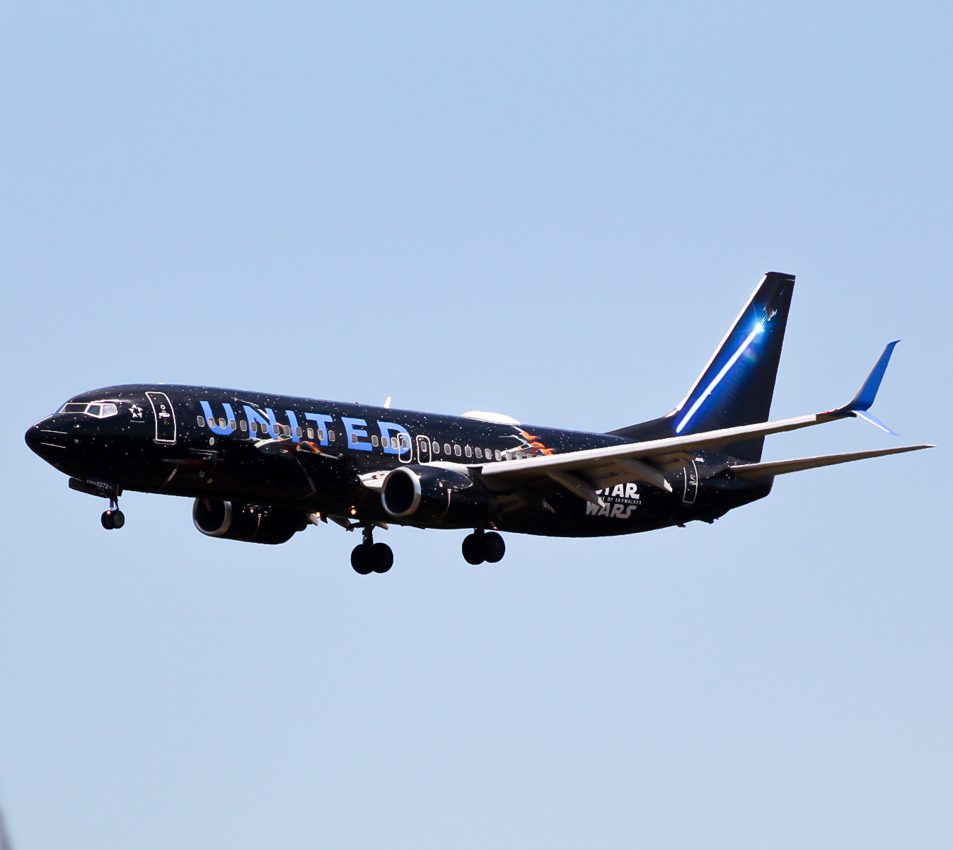 Full size: United Airlines Boeing 737-800 N36272 at Austin-Bergstrom International Airport