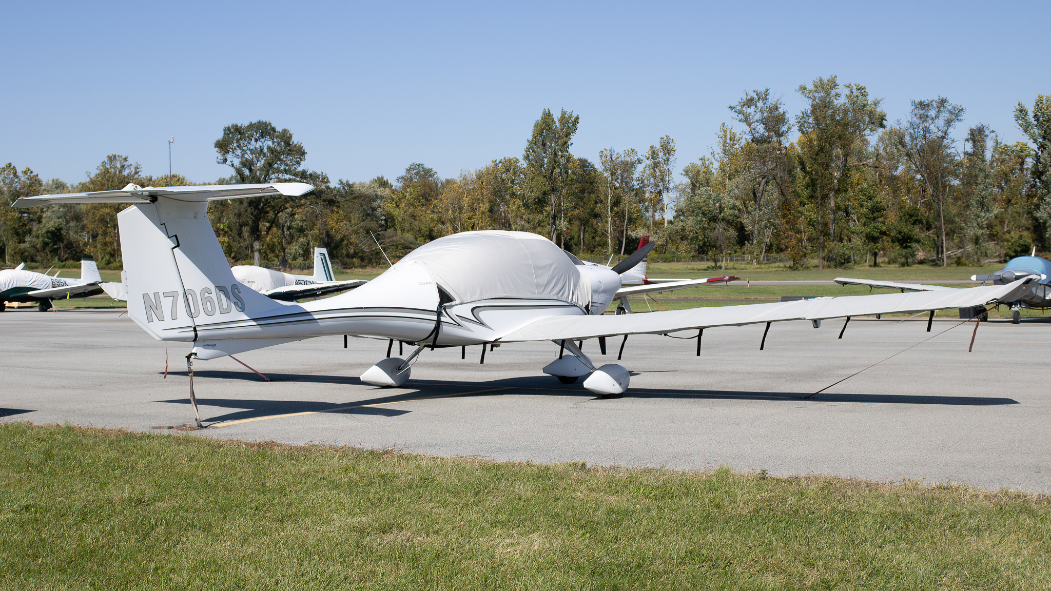 Full size: PRIVATE Diamond DA-40 N706DS at College Park Airport