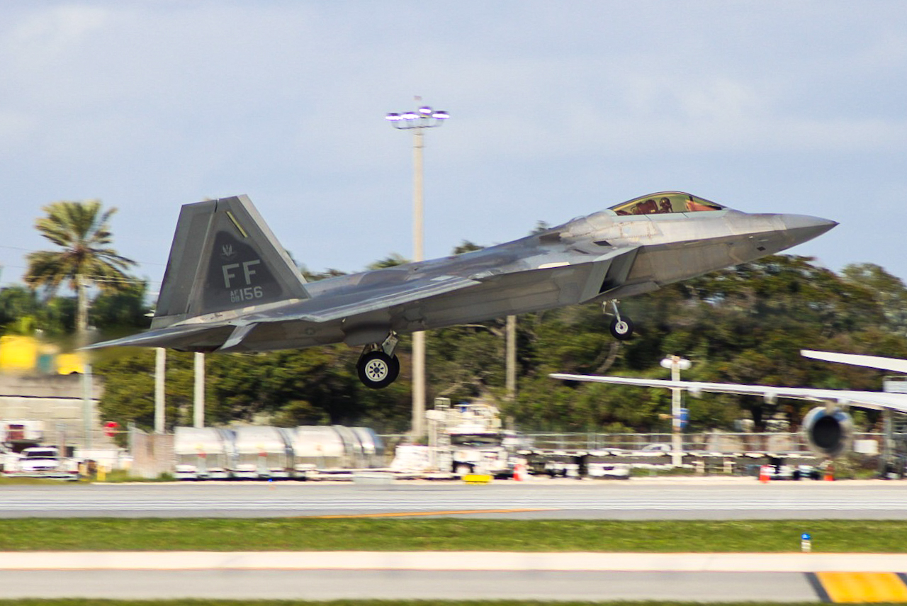Full size: United States Air Force Lockheed Martin F-22 Raptor 08-4156 at 