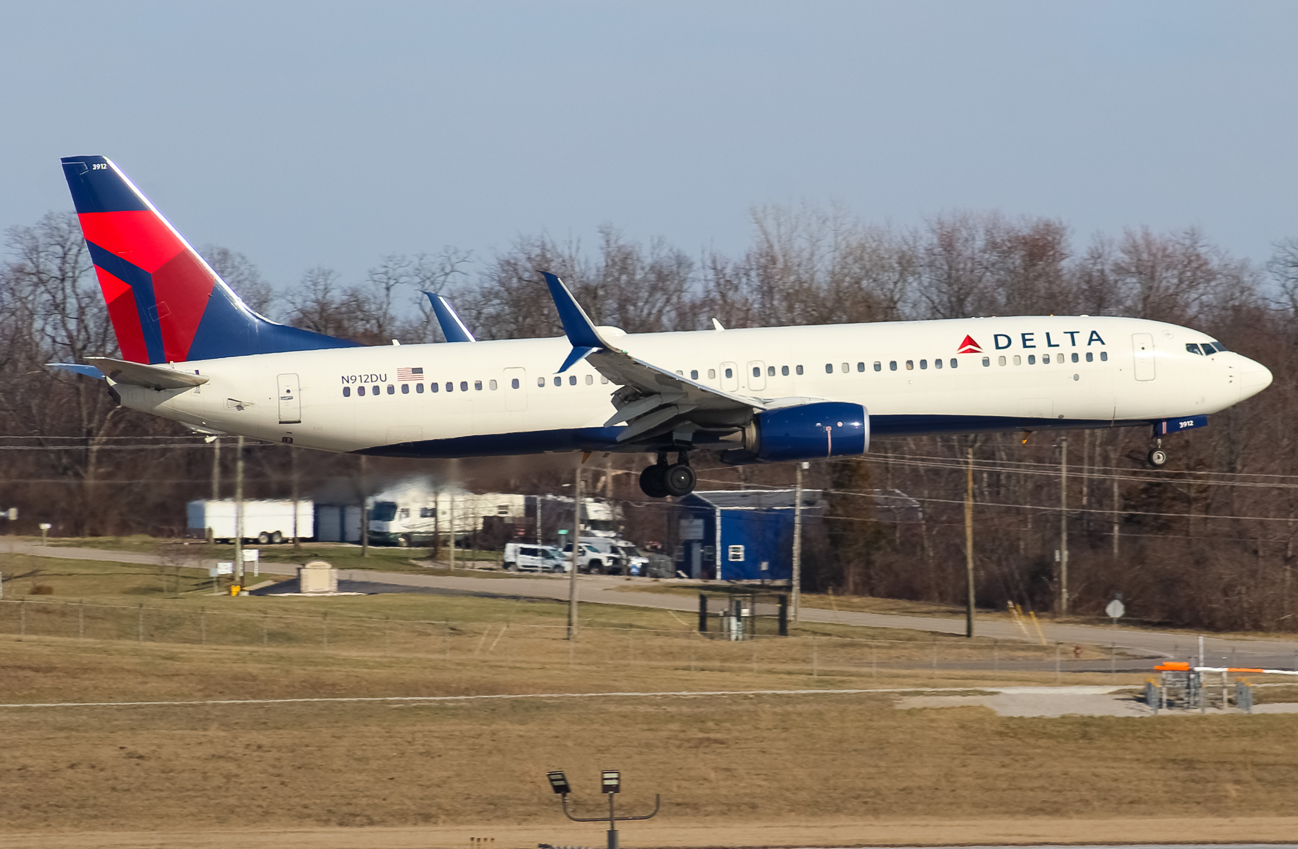 Full size: Delta Airlines Boeing 737-900ER N912DU at Cincinnati/Northern Kentucky International Airport