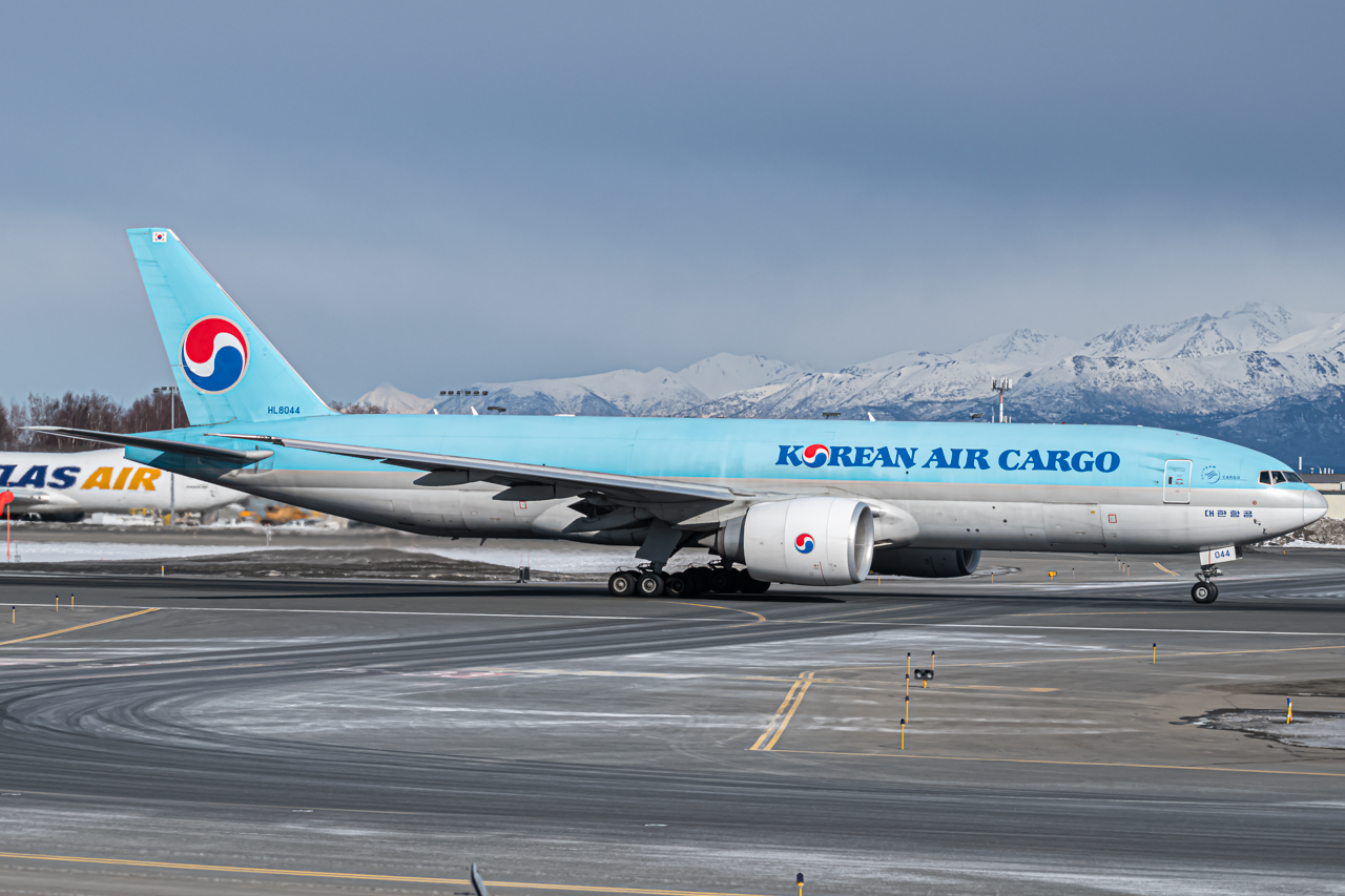 Full size: Korean Air Cargo Boeing 777-F HL8044 at Anchorage Ted Stevens International Airport