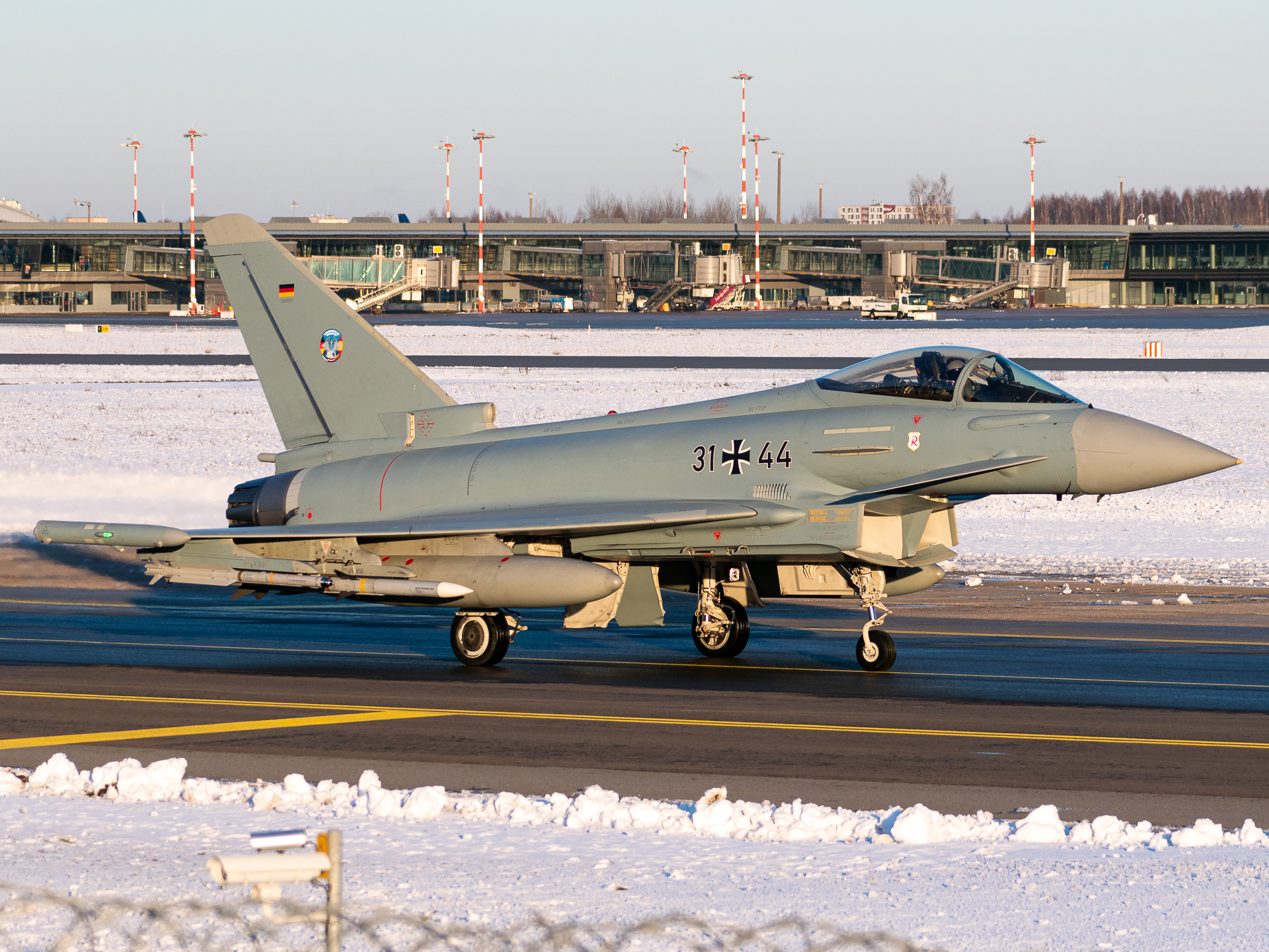 Full size: Luftwaffe Eurofighter EF-2000 Typhoon 31+44 at Riga International Airport