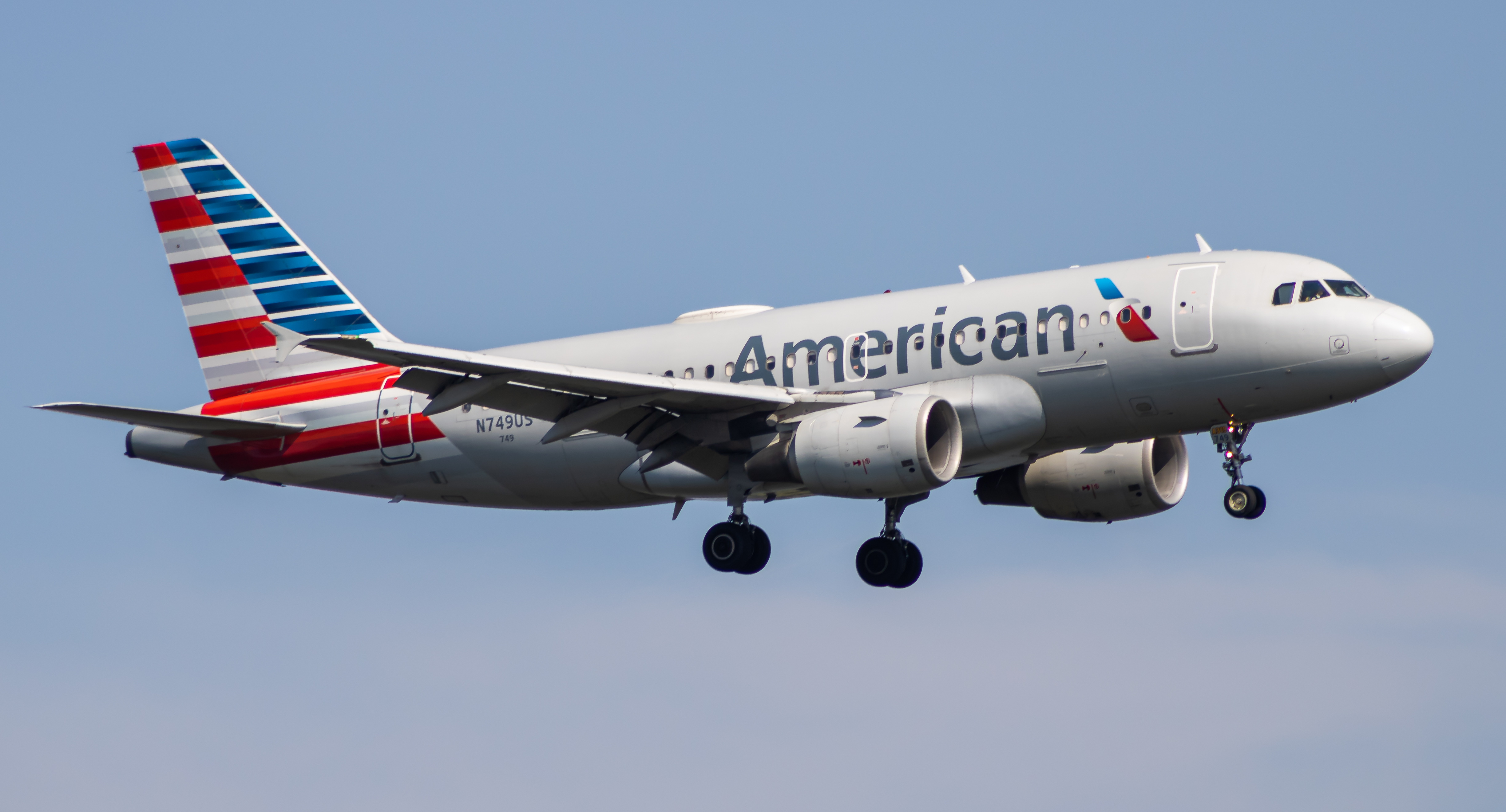 Full size: American Airlines Airbus A319 N749US at Ronald Reagan National Airport