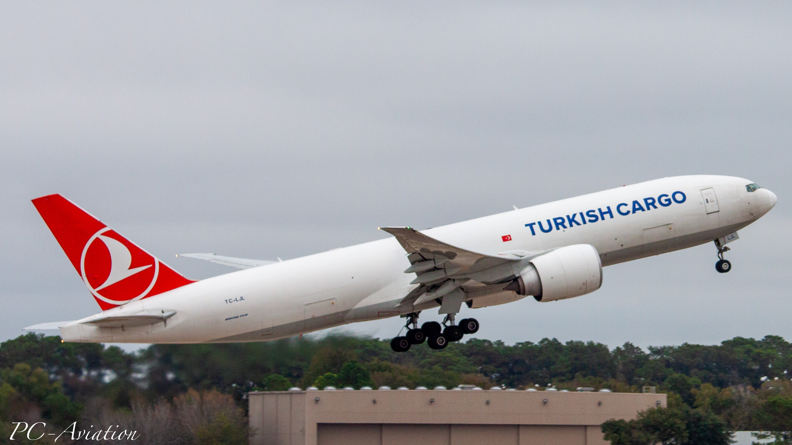 Full size: Turkish Airlines Cargo Boeing 777-200 TC-LJL at Houston-George Bush Intercontinental Airport
