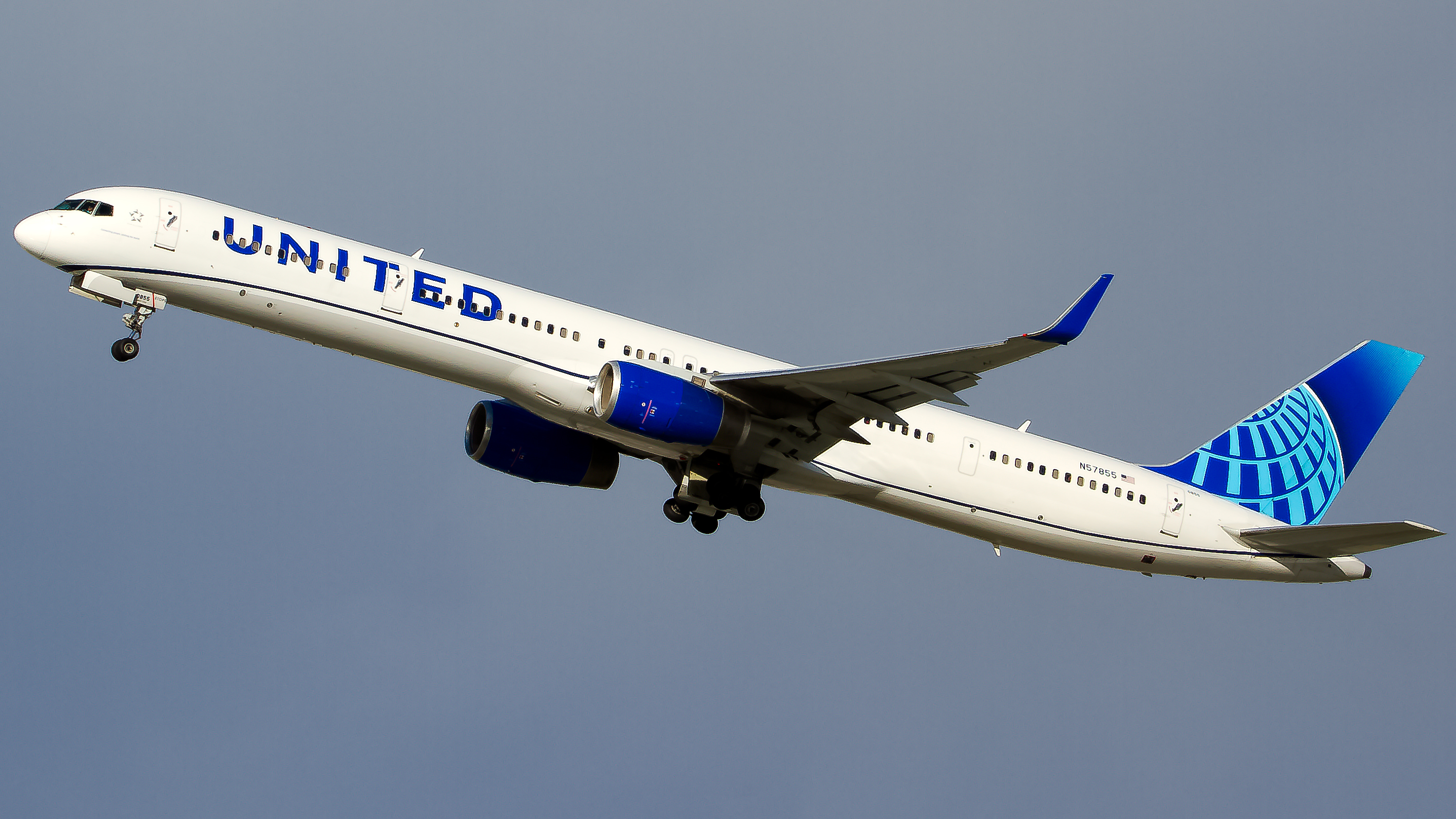 Full size: United Airlines Boeing 757-300 N57855 at Los Angeles International Airport