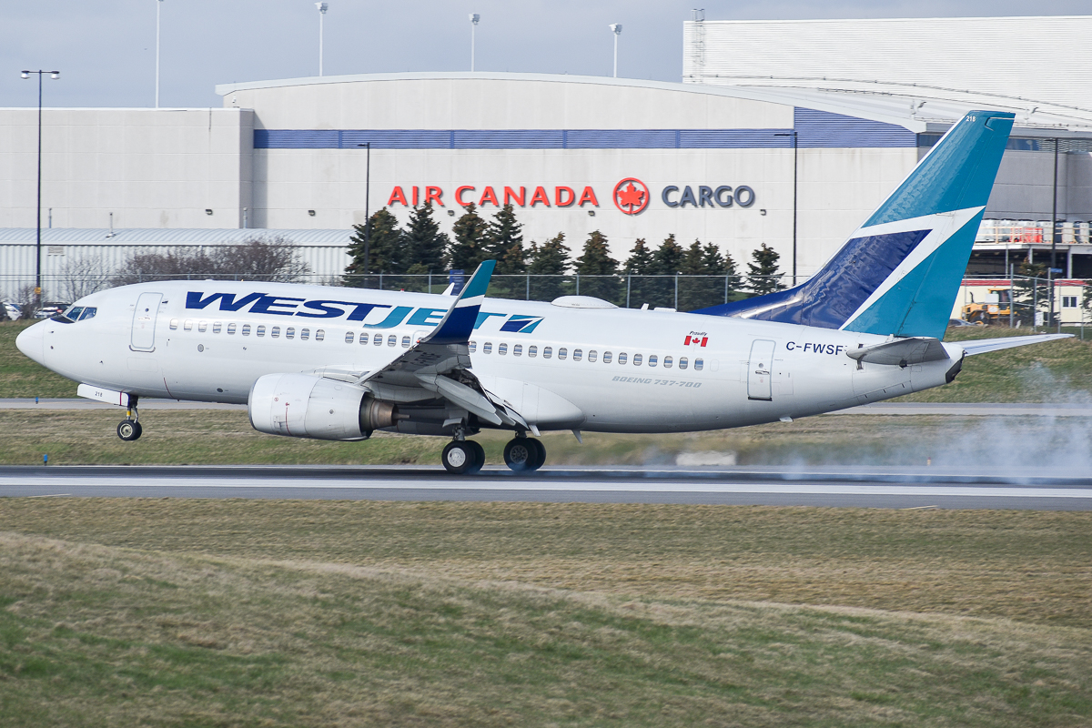 Full size: WestJet Boeing 737-700 C-FWSF at Lester B Pearson International Airport