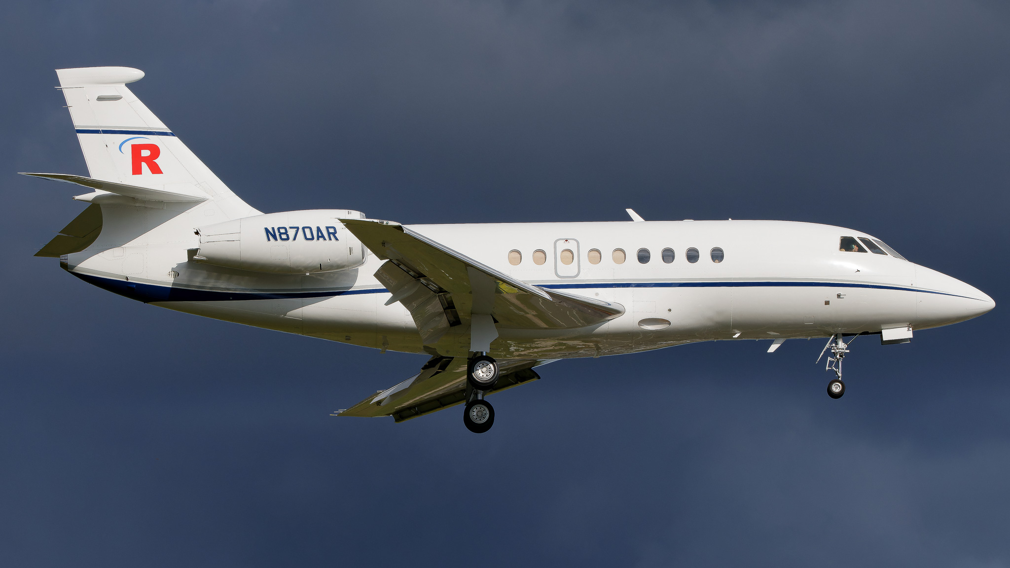 Full size: PRIVATE  Dassault Falcon 2000 N870AR at Tampa International Airport