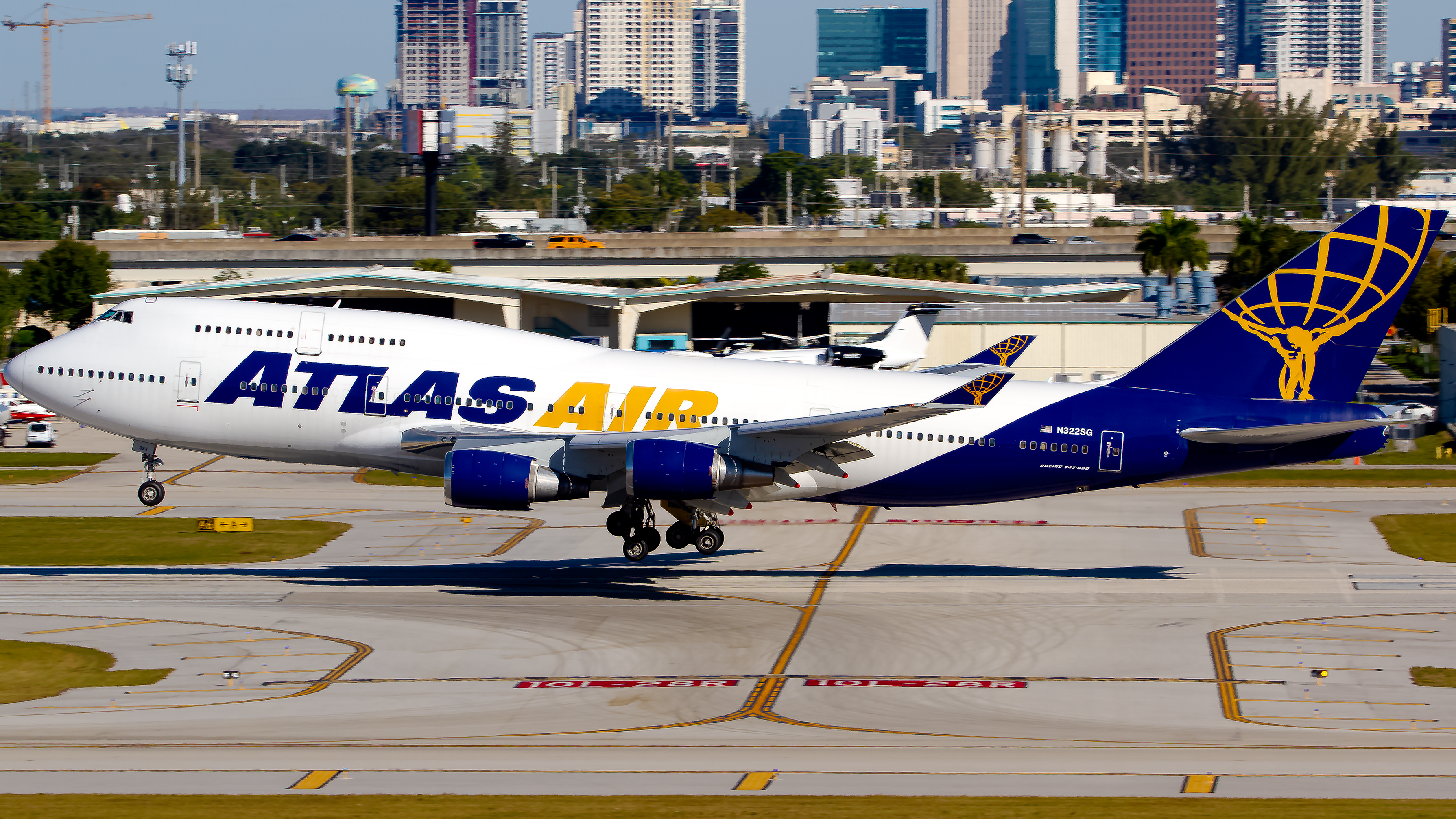 Full size: Atlas Air Boeing 747-400 N322SG at Fort Lauderdale/Hollywood International Airport