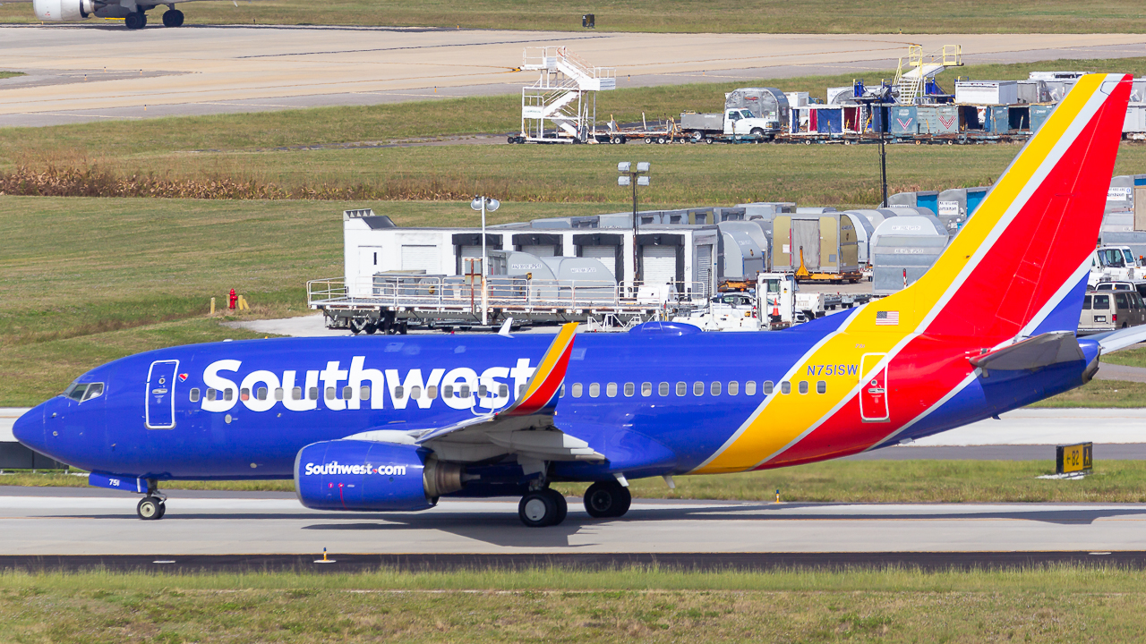 Full size: Southwest Airlines Boeing 737-700 n751sw at Tampa International Airport