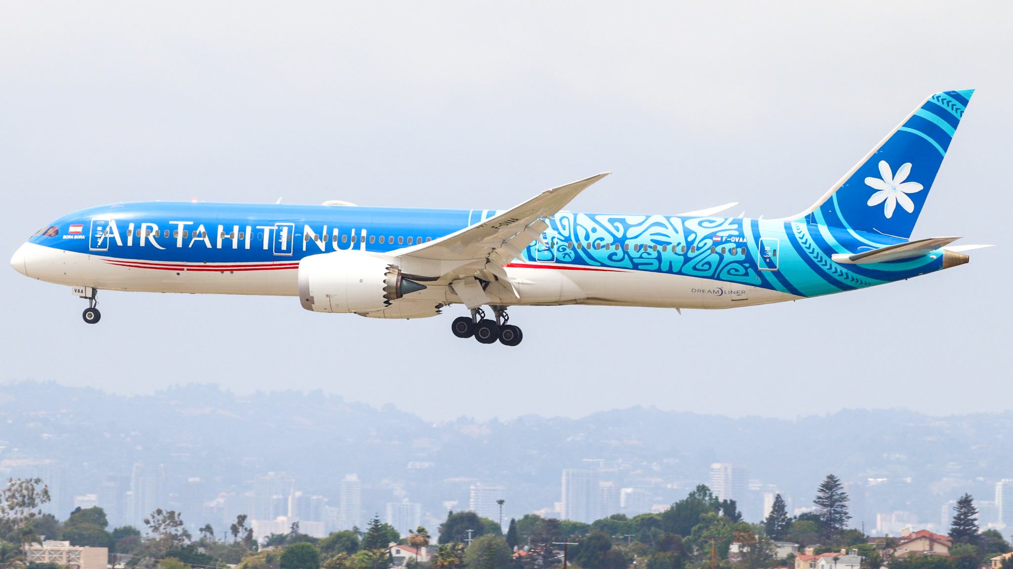 Full size: Air Tahiti Nui Boeing 787-9 F-OVAA at Los Angeles International Airport