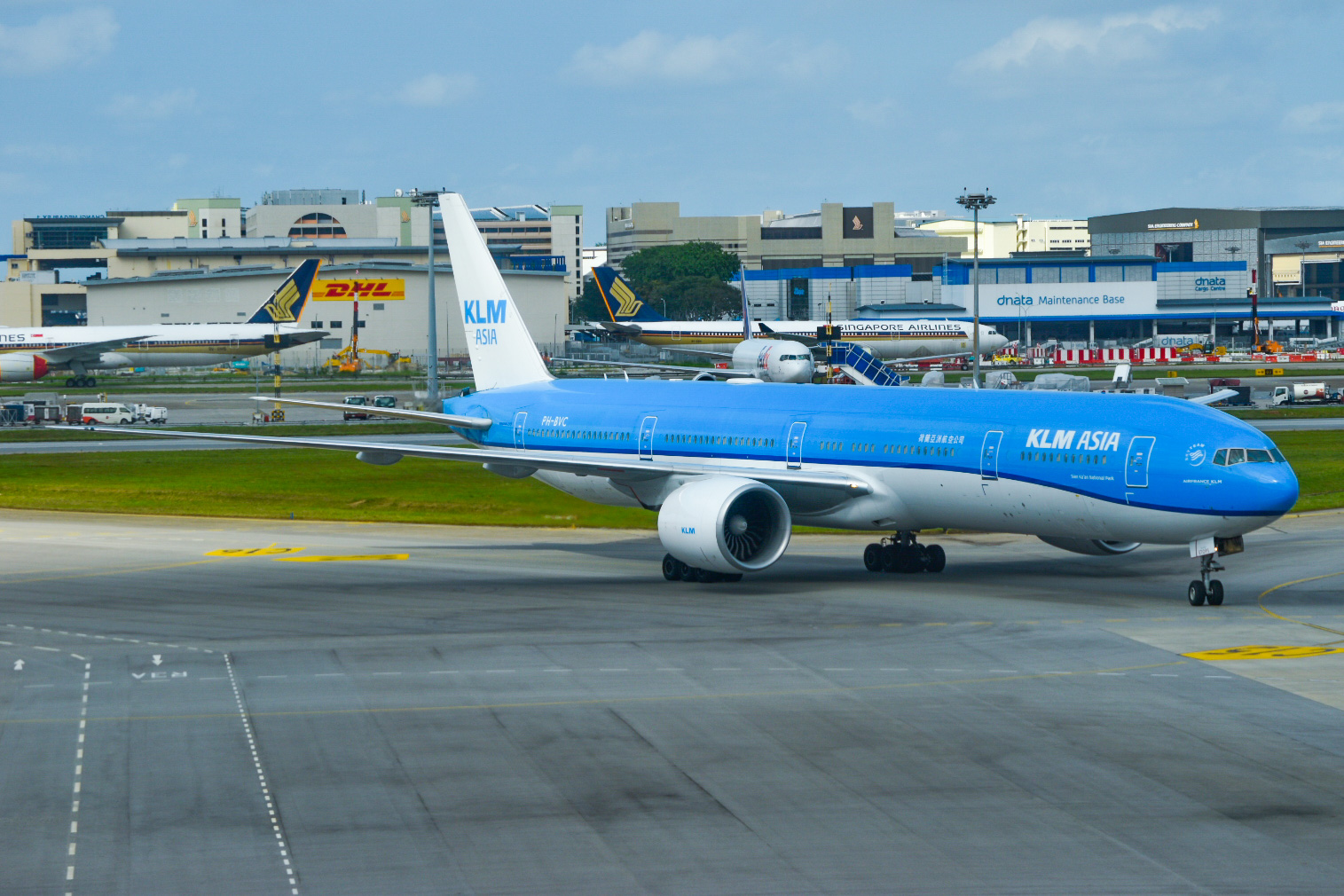 Full size: KLM ASIA B777-300ER PH-BVC at Singapore-Changi Airport
