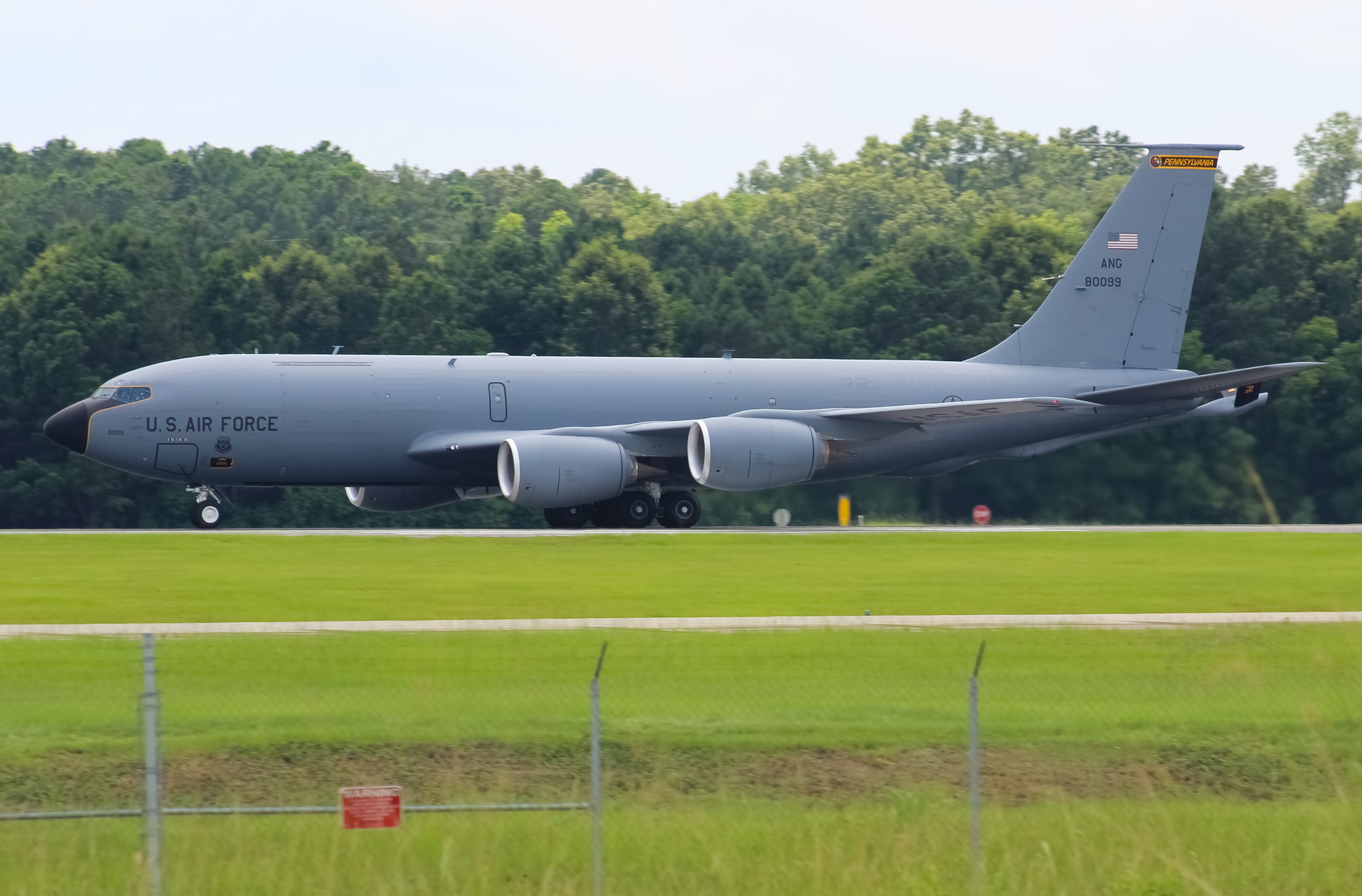 Full size: USAF - United States Air Force Boeing KC-135 Stratotanker 58-0099 at Savannah/Hilton Head International Airport