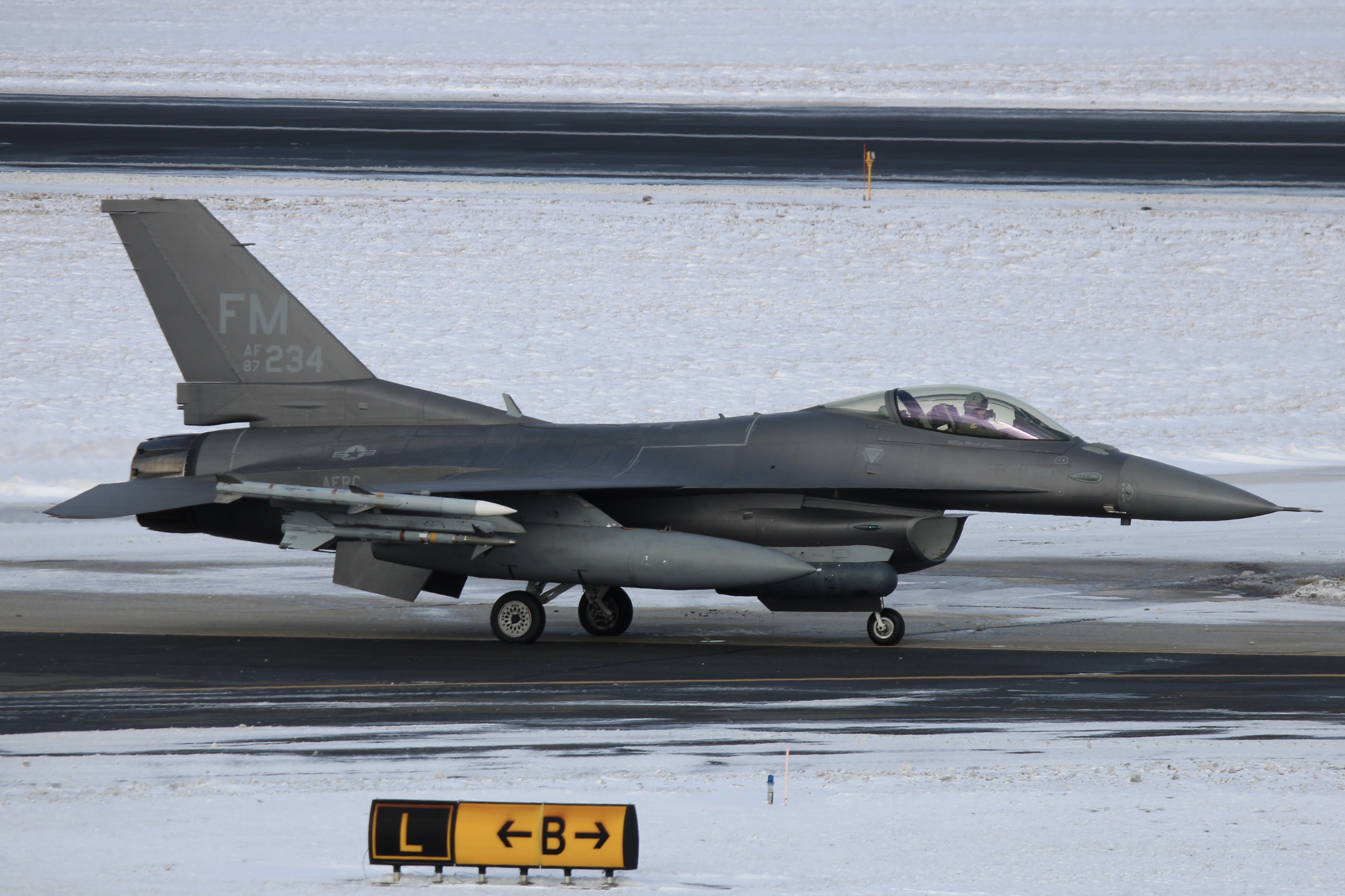 Full size: USAF - United States Air Force General Dynamics F-16 Fighting Falcon 87-0234 at Atlantic City International Airport
