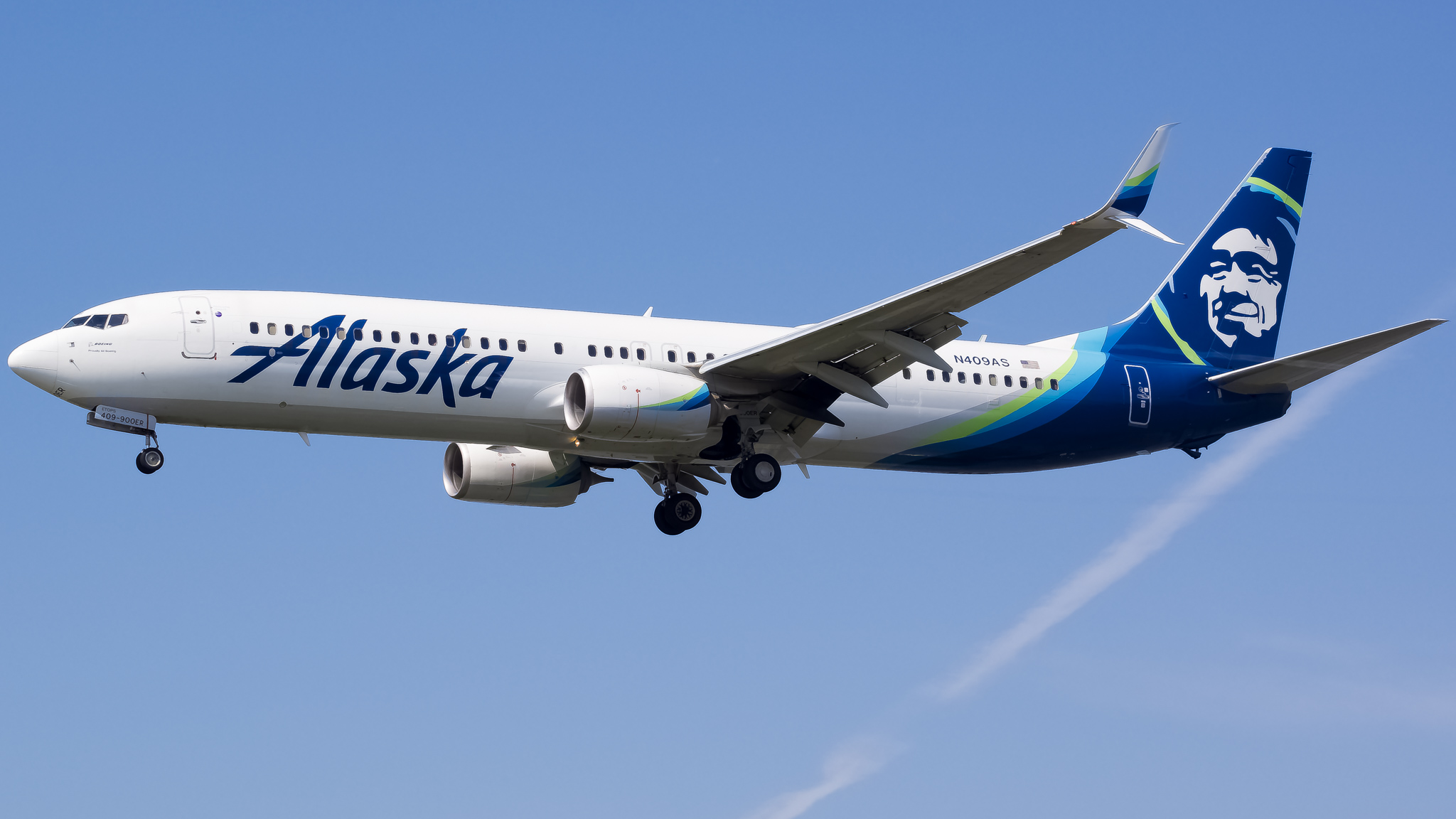 Full size: Alaska Airlines Boeing 737-900ER N409AS at Anchorage Ted Stevens International Airport
