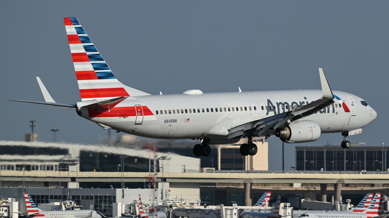 Full size: American Airlines Boeing 737-800 N848NN at Dallas-Fort Worth International Airport
