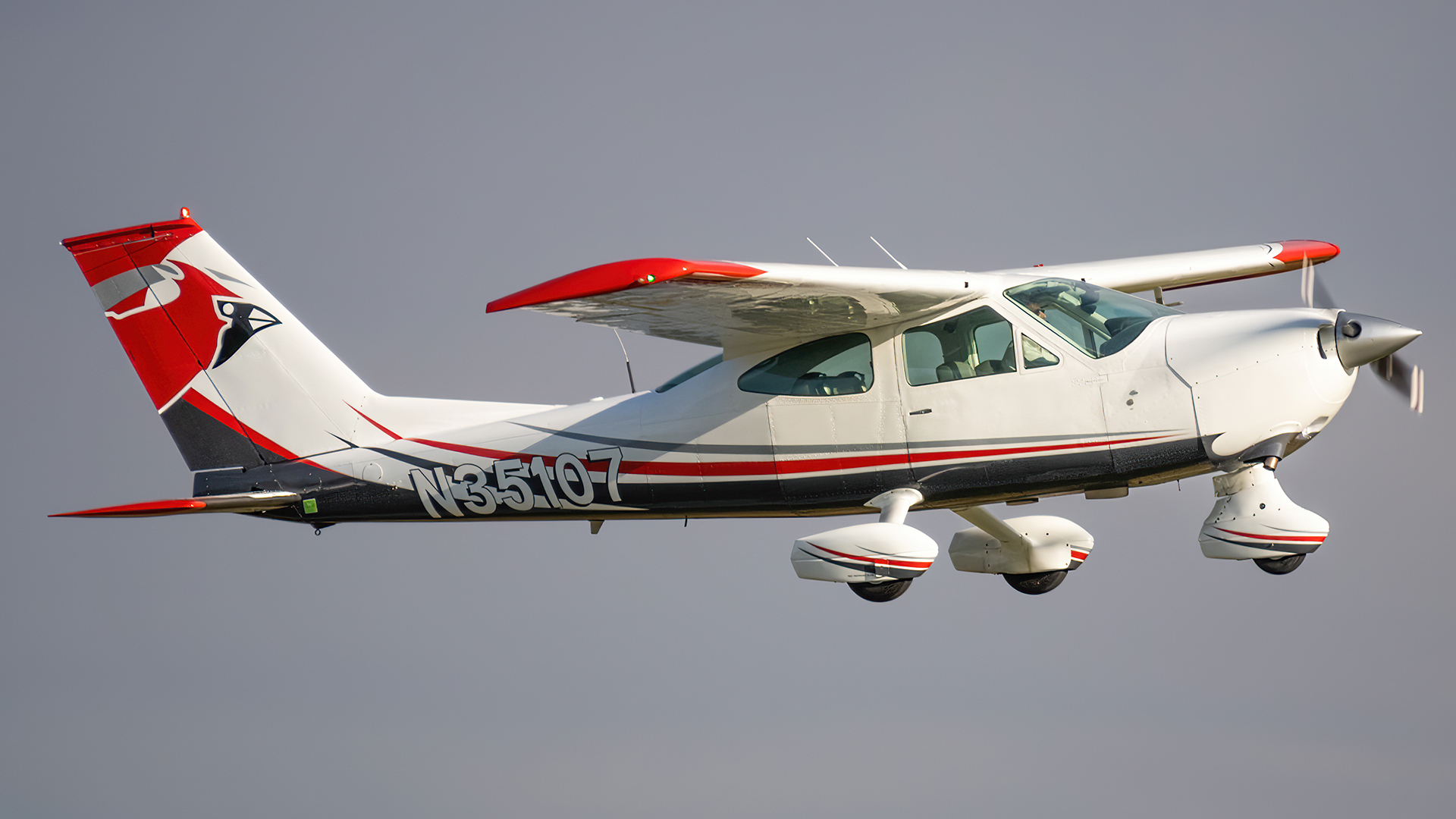 Full size: PRIVATE Cessna 177 Cardinal N35107 at Frederick Municipal Airport