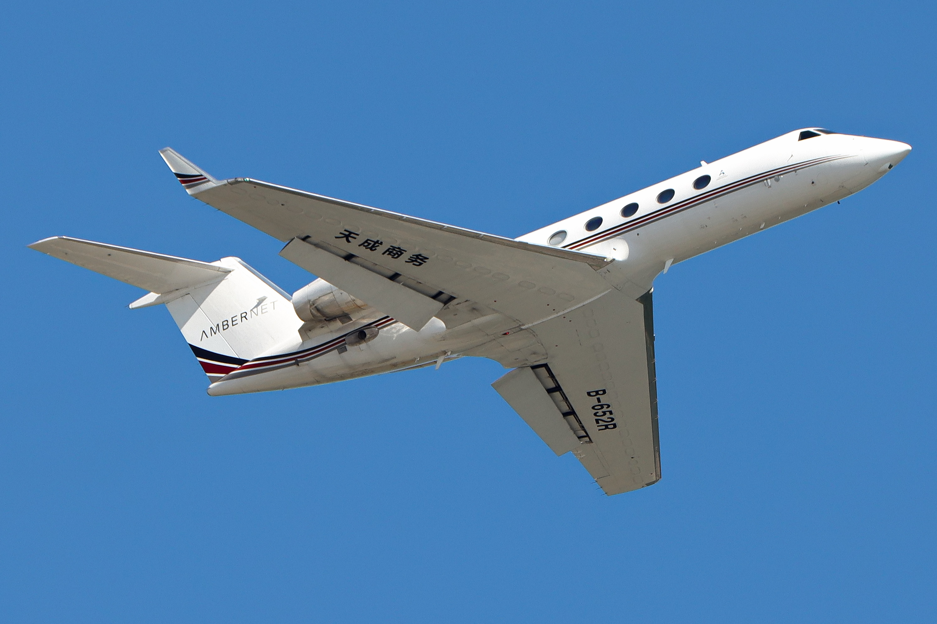 Full size: AMBERNET GULFSTREAM G450 B-652R at Hong Kong International Airport