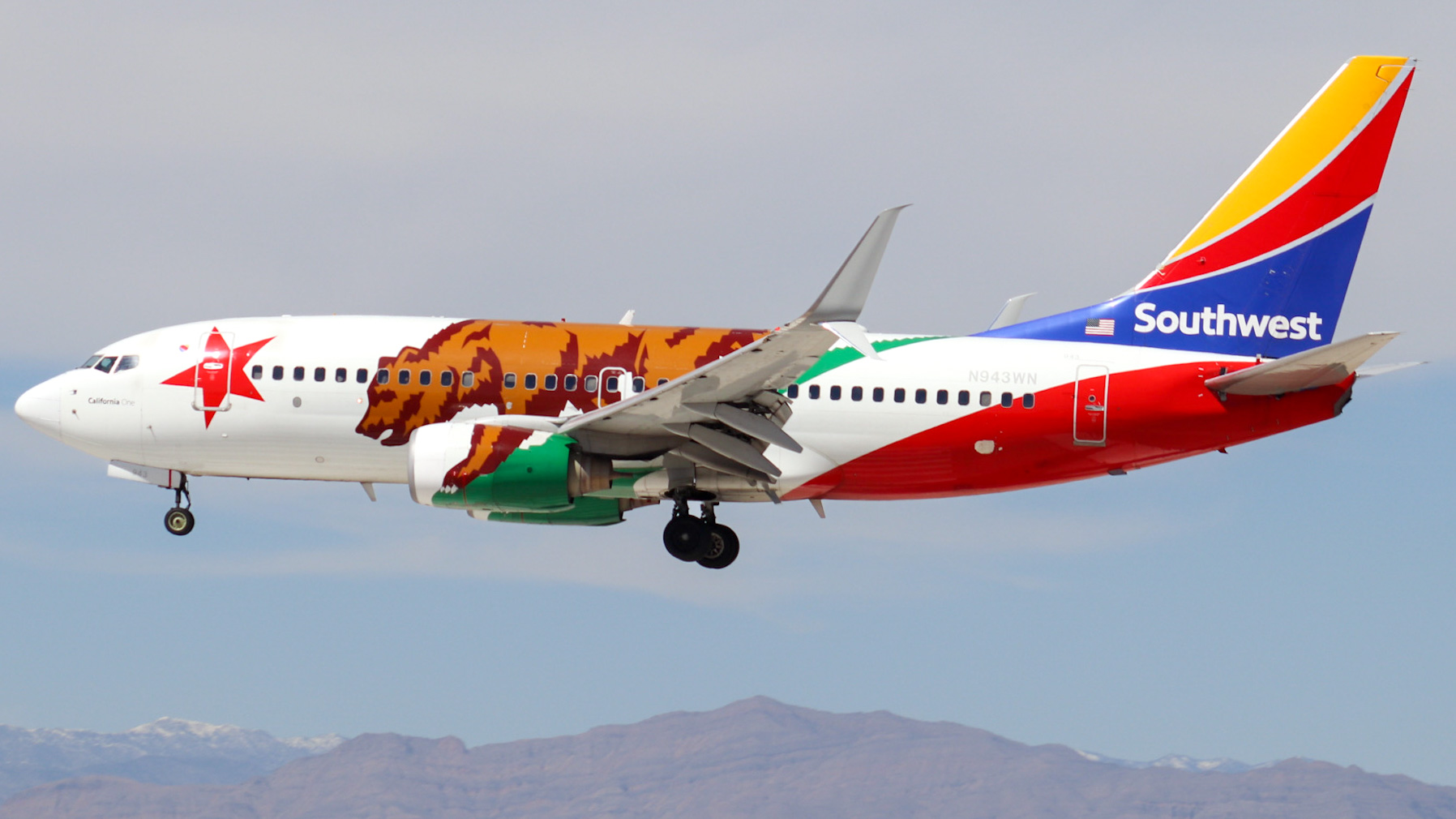 Full size: Southwest Airlines Boeing 737-700 N943WN at Harry Reid International Airport