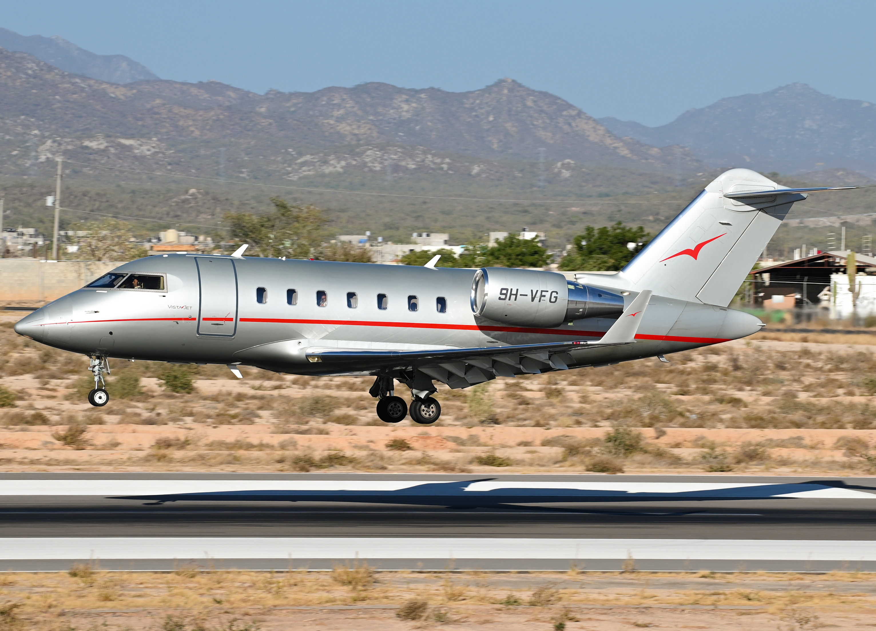Full size: VistaJet Bombardier Challenger 604 9H-VFG at Aeropuerto de Cabo San Lucas Internacional