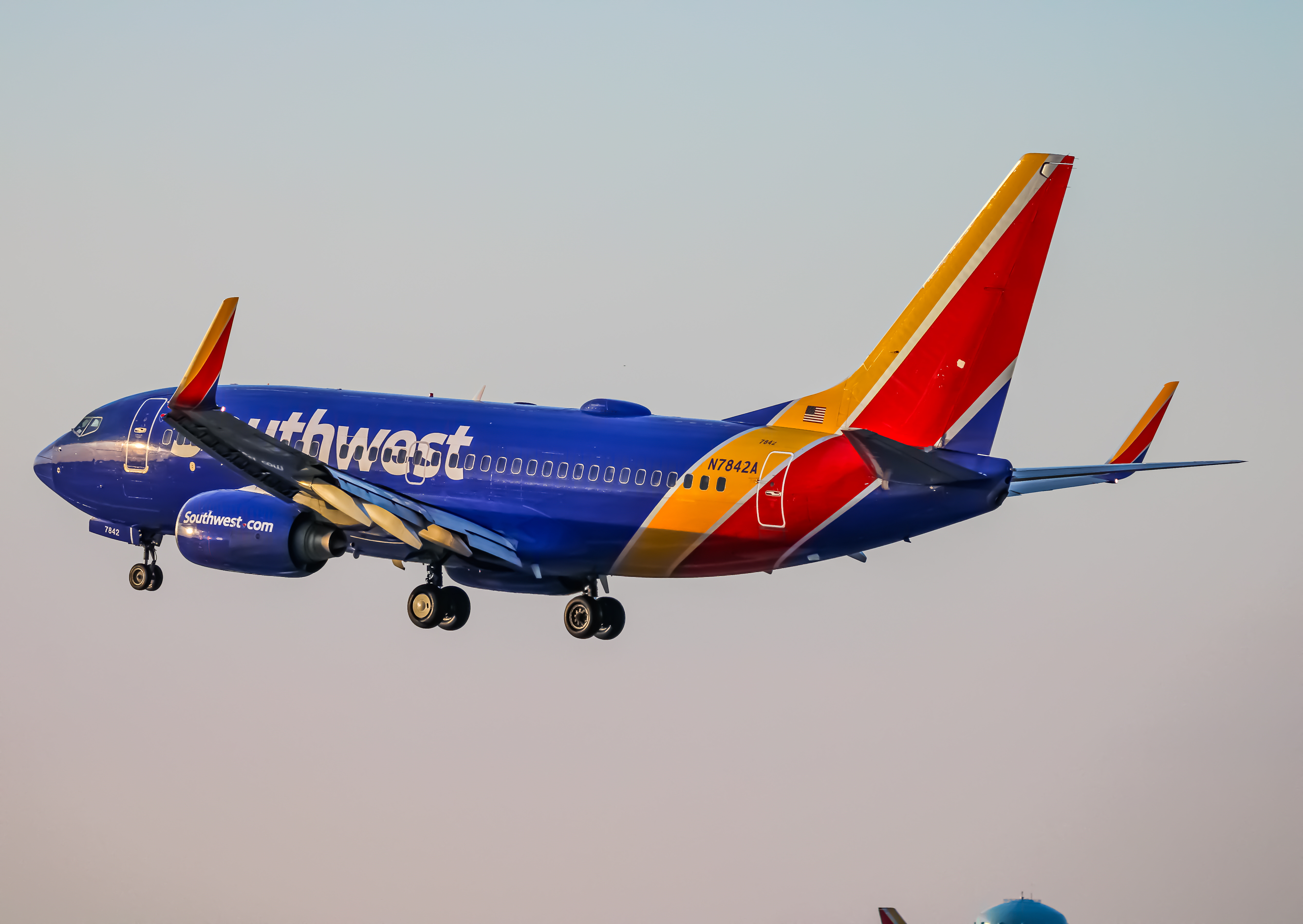 Full size: Southwest Airlines Boeing 737-700 N7842A at Baltimore/Washington International Thurgood Marshall Airport