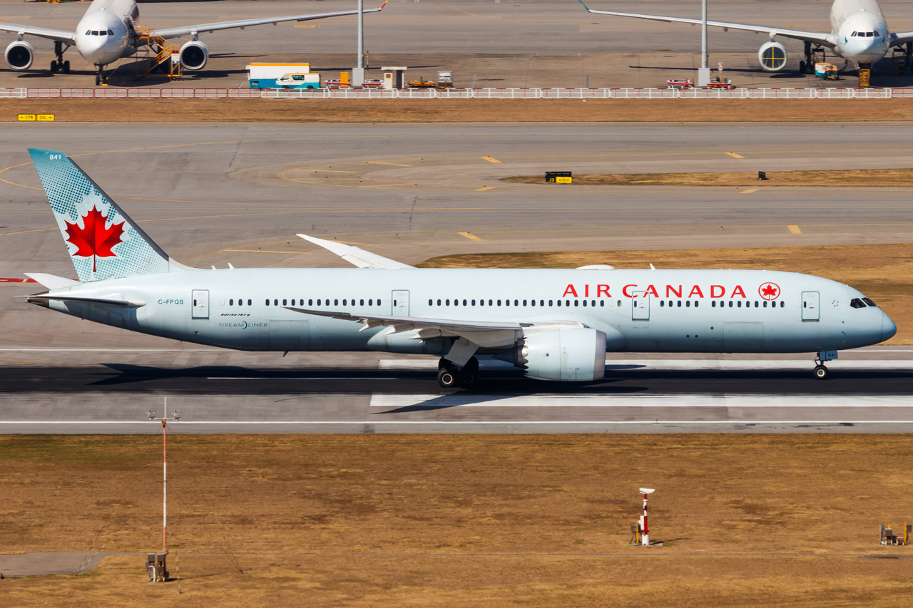 Full size: Air Canada Boeing 787-9 C-FPQB at Hong Kong International Airport