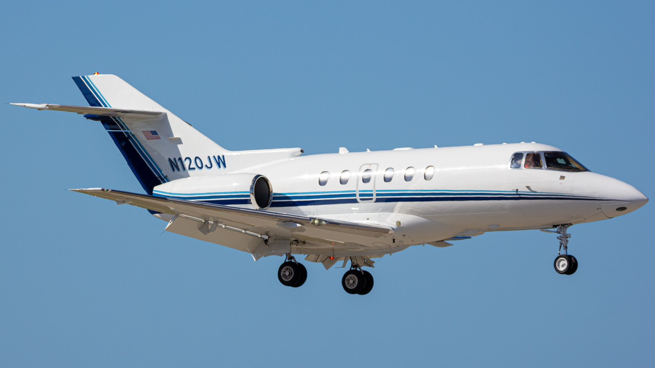 Full size: PRIVATE Hawker Beechcraft 800XP N120JW at Naples Municipal Airport