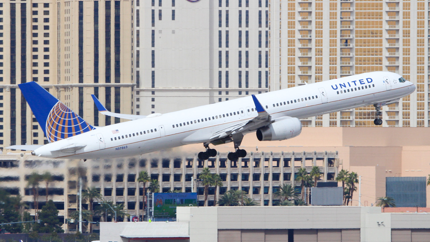 Full size: United Airlines Boeing 757-300 N57863 at Harry Reid International Airport