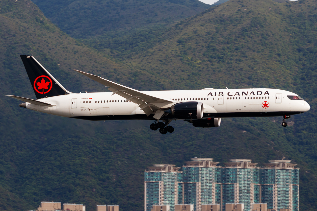 Full size: Air Canada Boeing 787-9 C-FVND at Hong Kong International Airport
